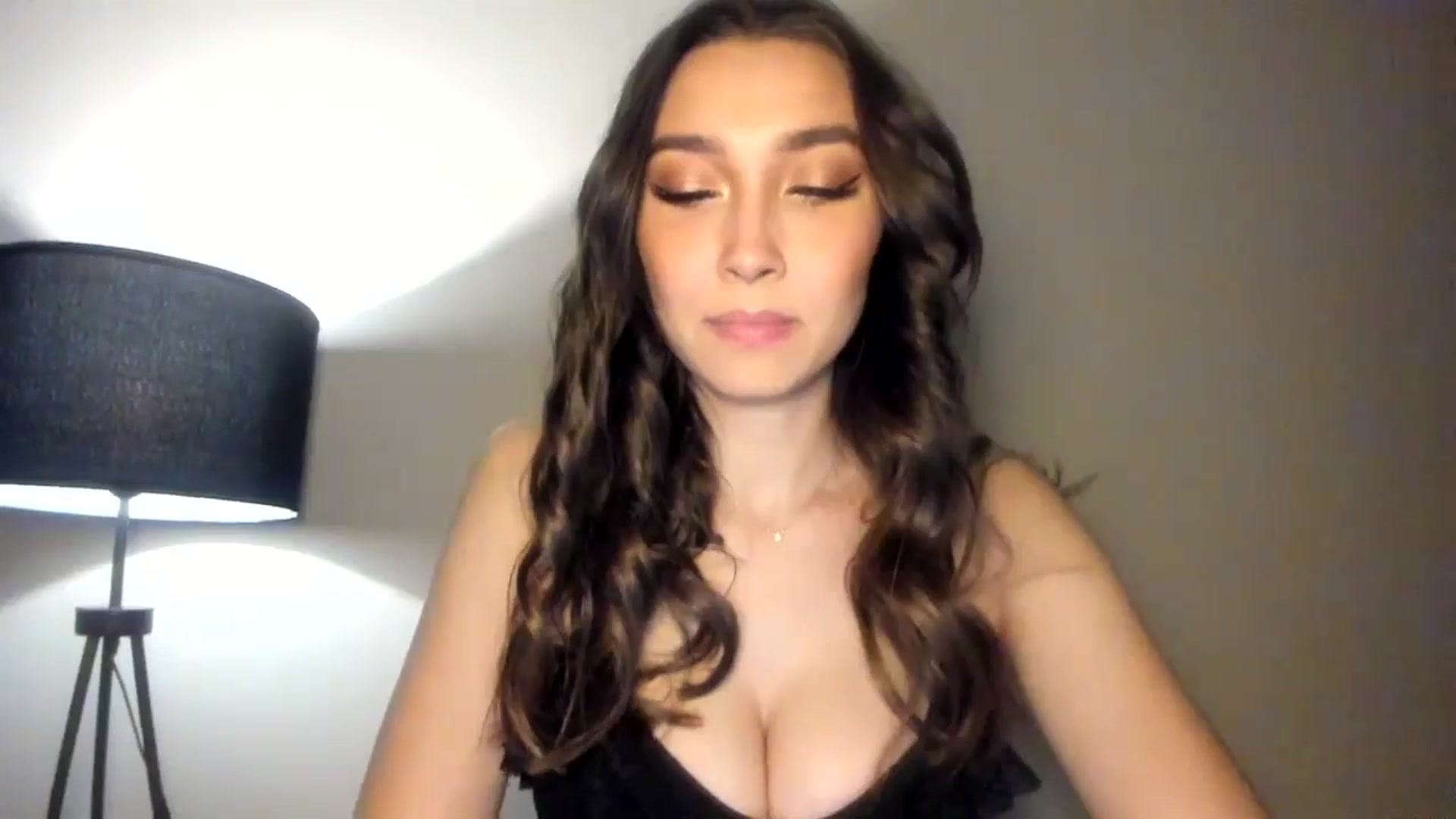 Gallery image thumbnail from LuckyHoneyyy's myfreecams stream on, 11/11/2024, 21:29 image 20 of 20