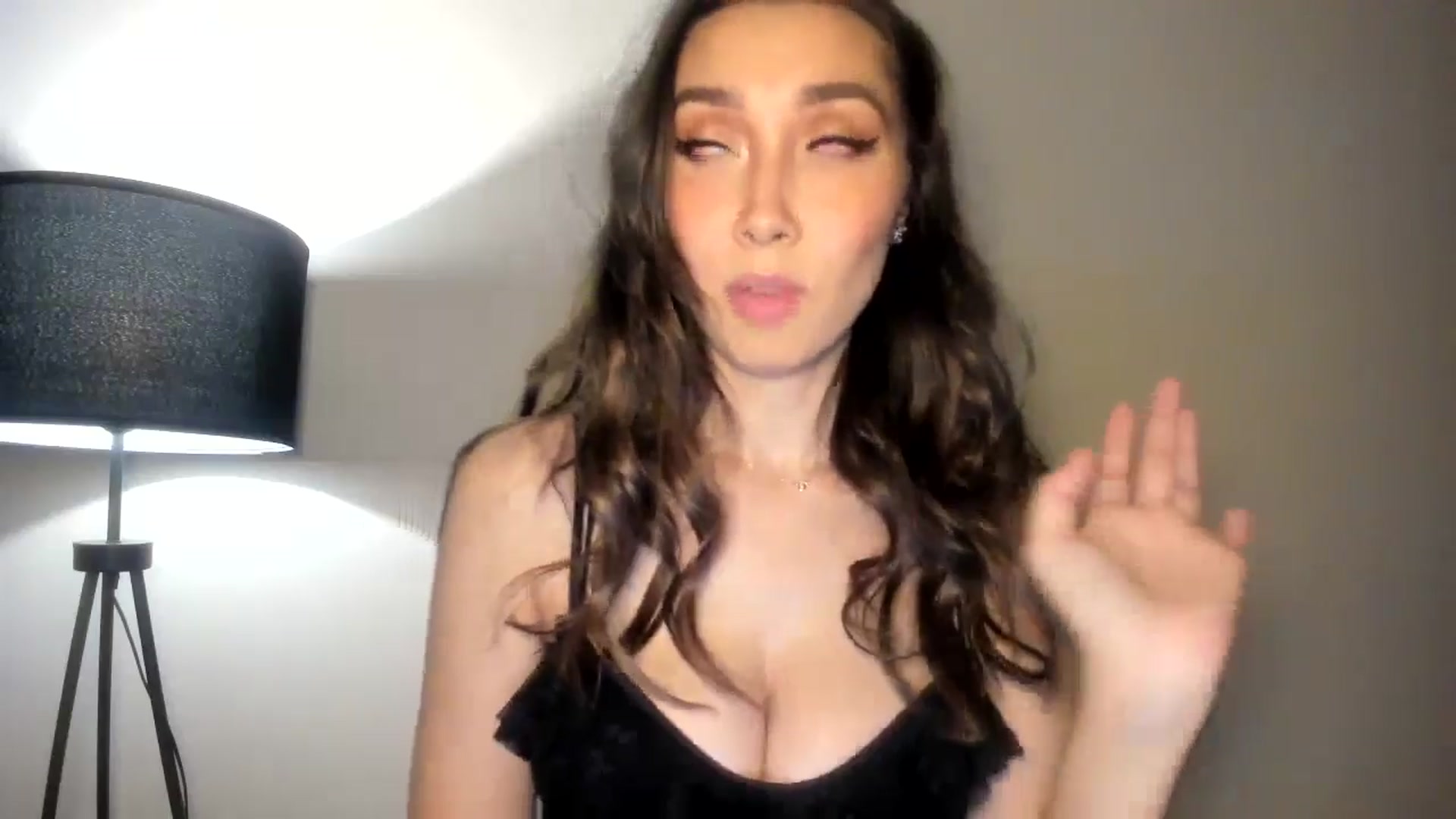 Gallery image thumbnail from LuckyHoneyyy's myfreecams stream on, 11/11/2024, 22:21 image 20 of 20