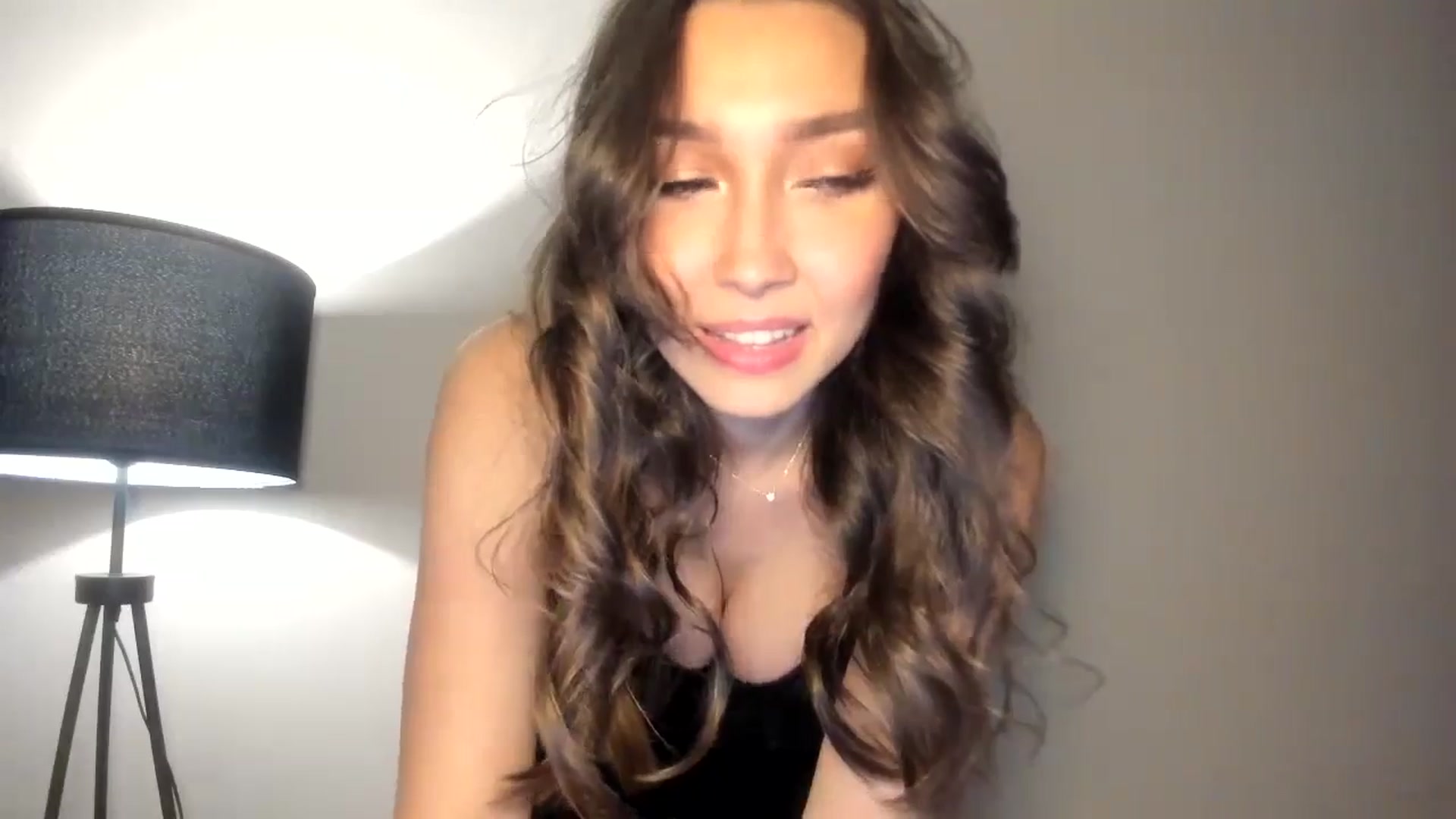 Gallery image thumbnail from LuckyHoneyyy's myfreecams stream on, 11/11/2024, 22:21 image 4 of 20