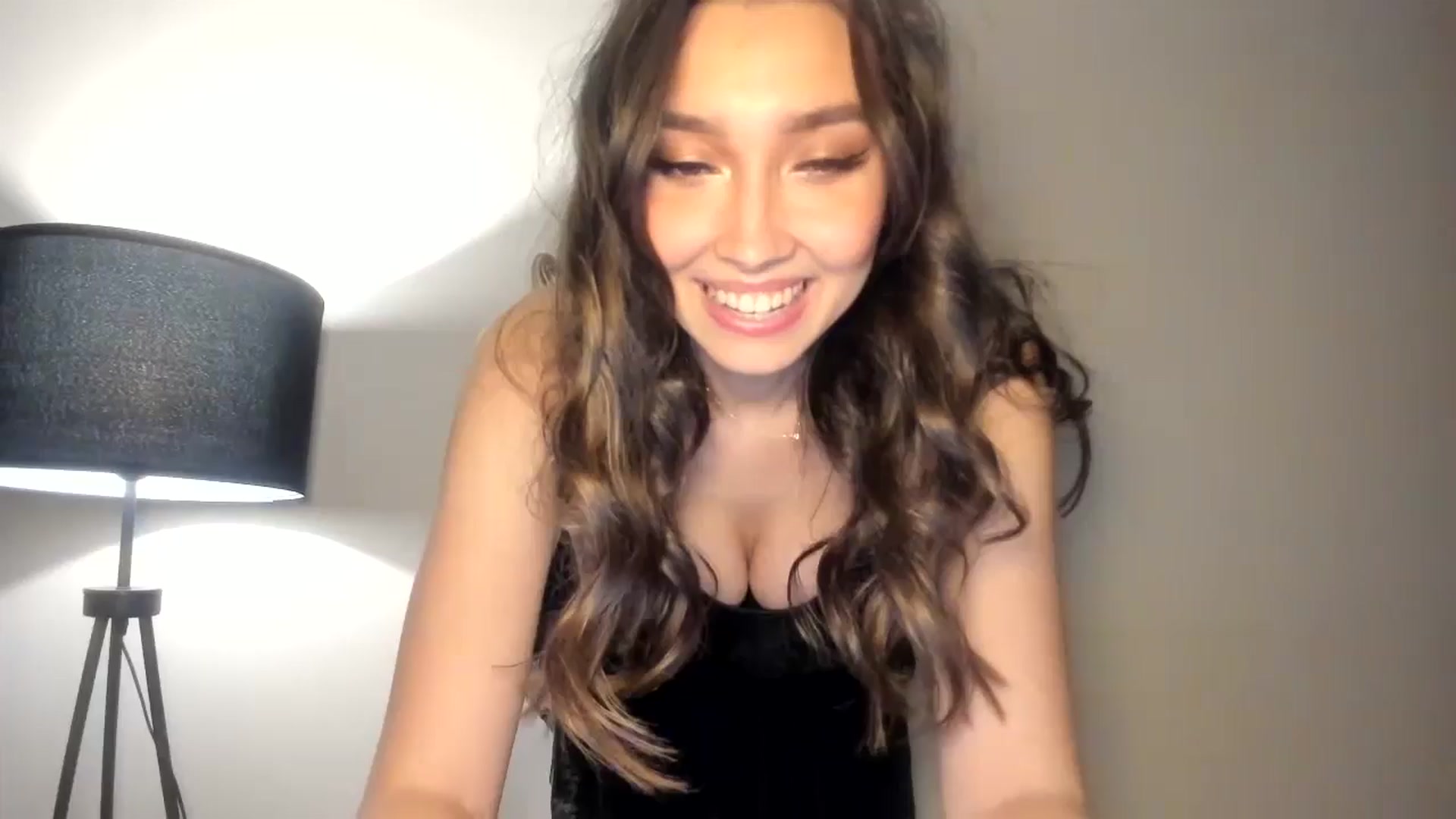 Gallery image thumbnail from LuckyHoneyyy's myfreecams stream on, 11/11/2024, 22:35 image 18 of 20