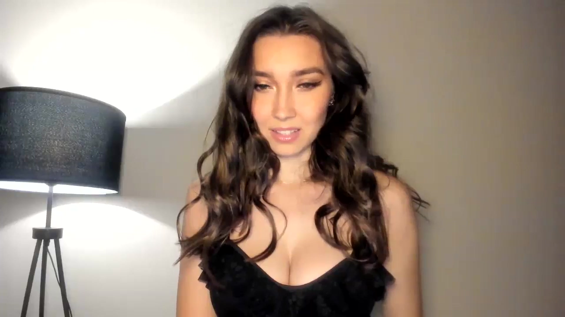 Gallery image thumbnail from LuckyHoneyyy's myfreecams stream on, 11/11/2024, 22:35 image 20 of 20