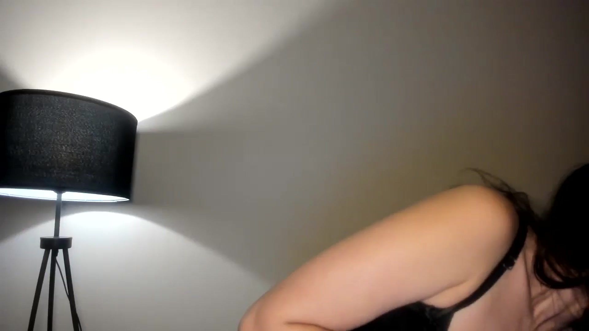 Gallery image thumbnail from LuckyHoneyyy's myfreecams stream on, 11/12/2024, 24:22 image 9 of 20