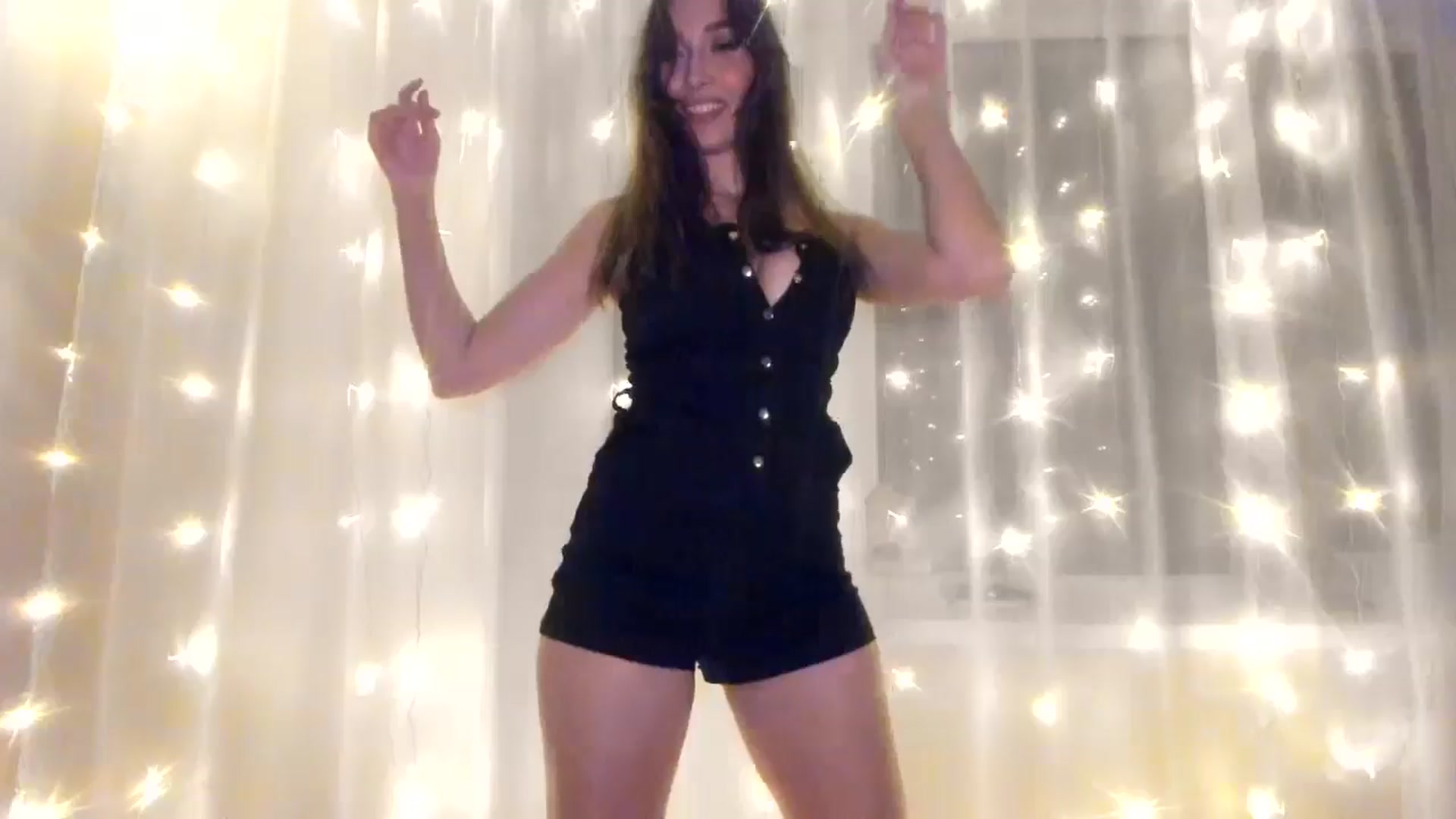 Gallery image thumbnail from LuckyHoneyyy's myfreecams stream on, 11/20/2024, 23:14 image 13 of 20