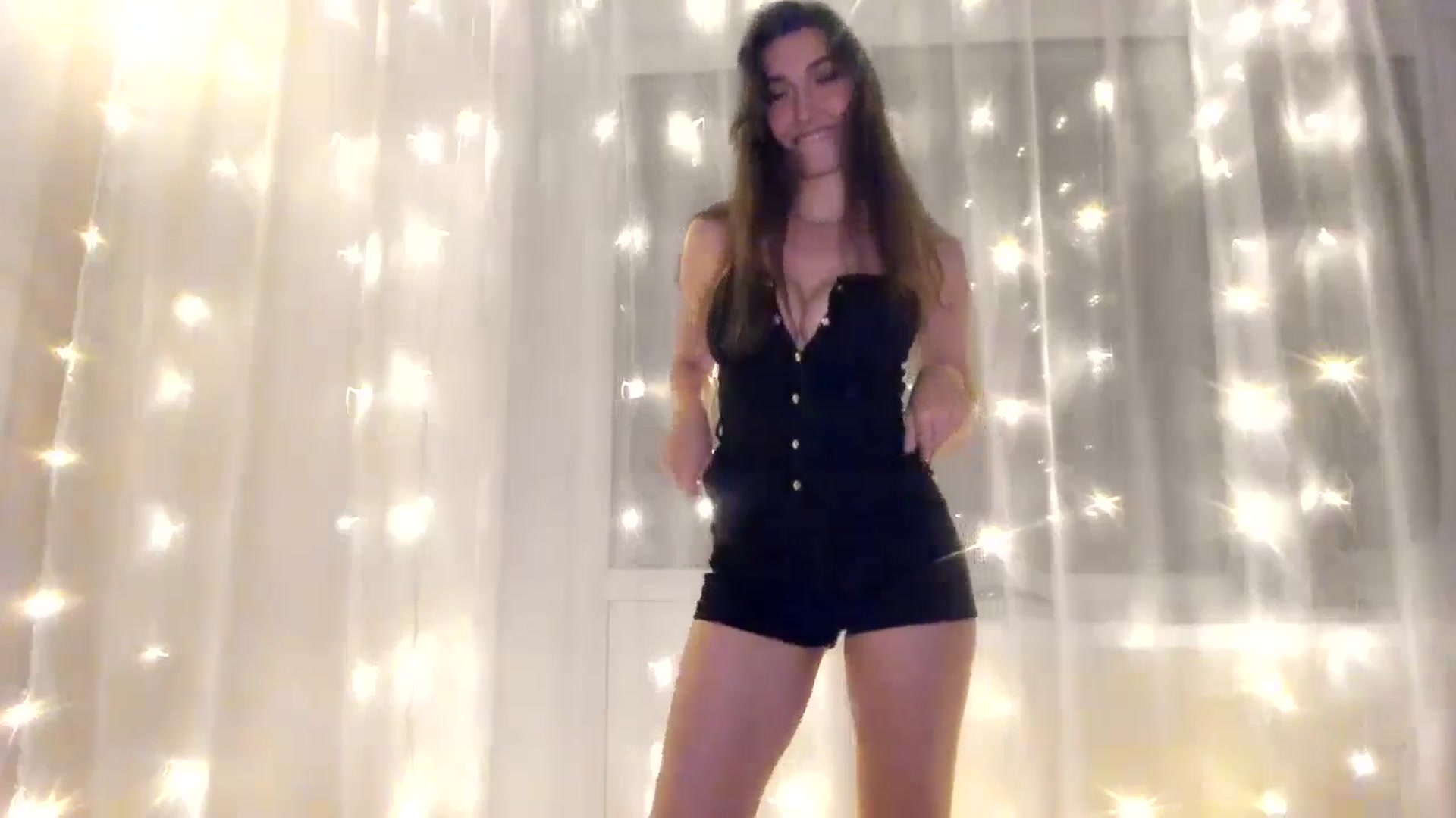 Gallery image thumbnail from LuckyHoneyyy's myfreecams stream on, 11/20/2024, 23:14 image 2 of 20