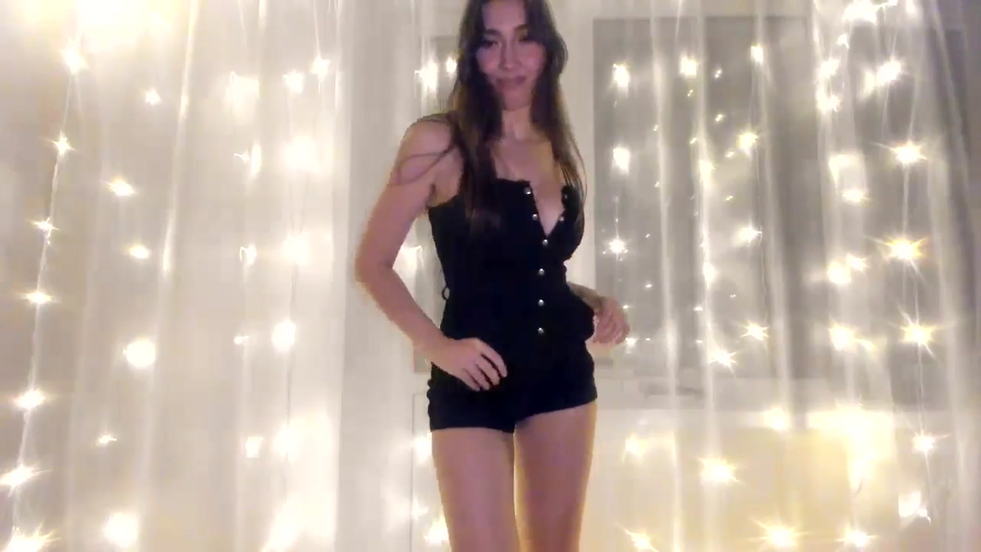 Gallery image thumbnail from LuckyHoneyyy's myfreecams stream on, 11/21/2024, 24:44 image 2 of 20