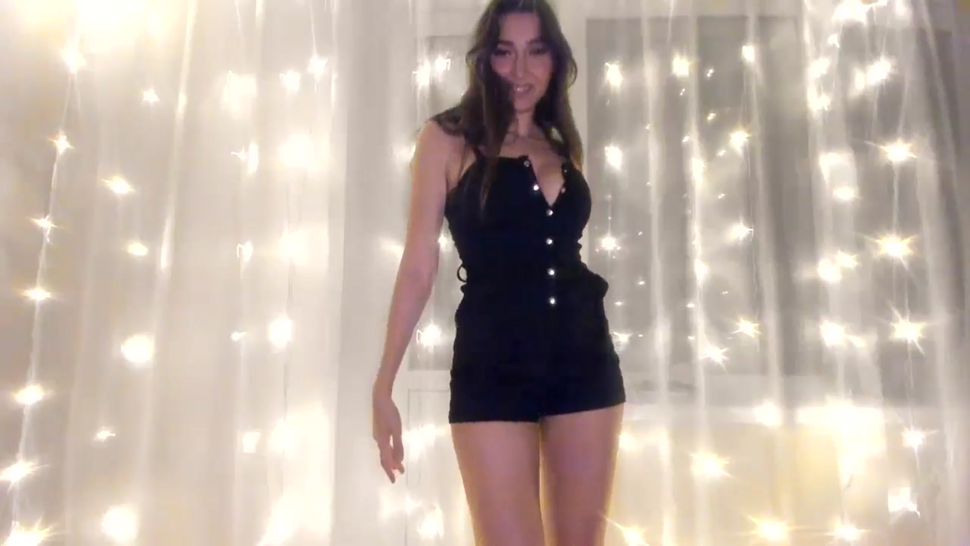 Gallery image thumbnail from LuckyHoneyyy's myfreecams stream on, 11/21/2024, 24:44 image 3 of 20