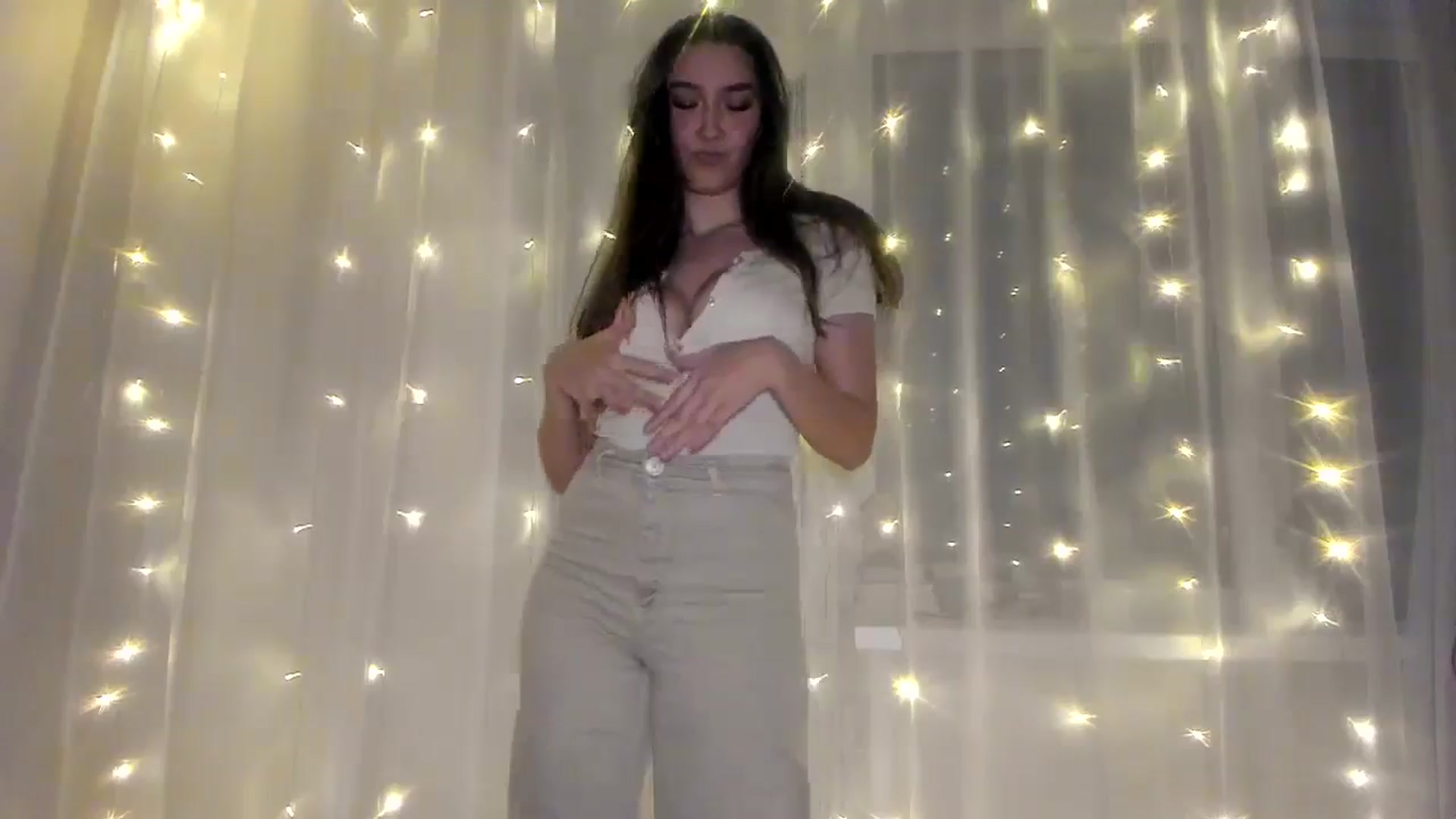 Gallery image thumbnail from LuckyHoneyyy's myfreecams stream on, 11/21/2024, 23:44 image 14 of 20