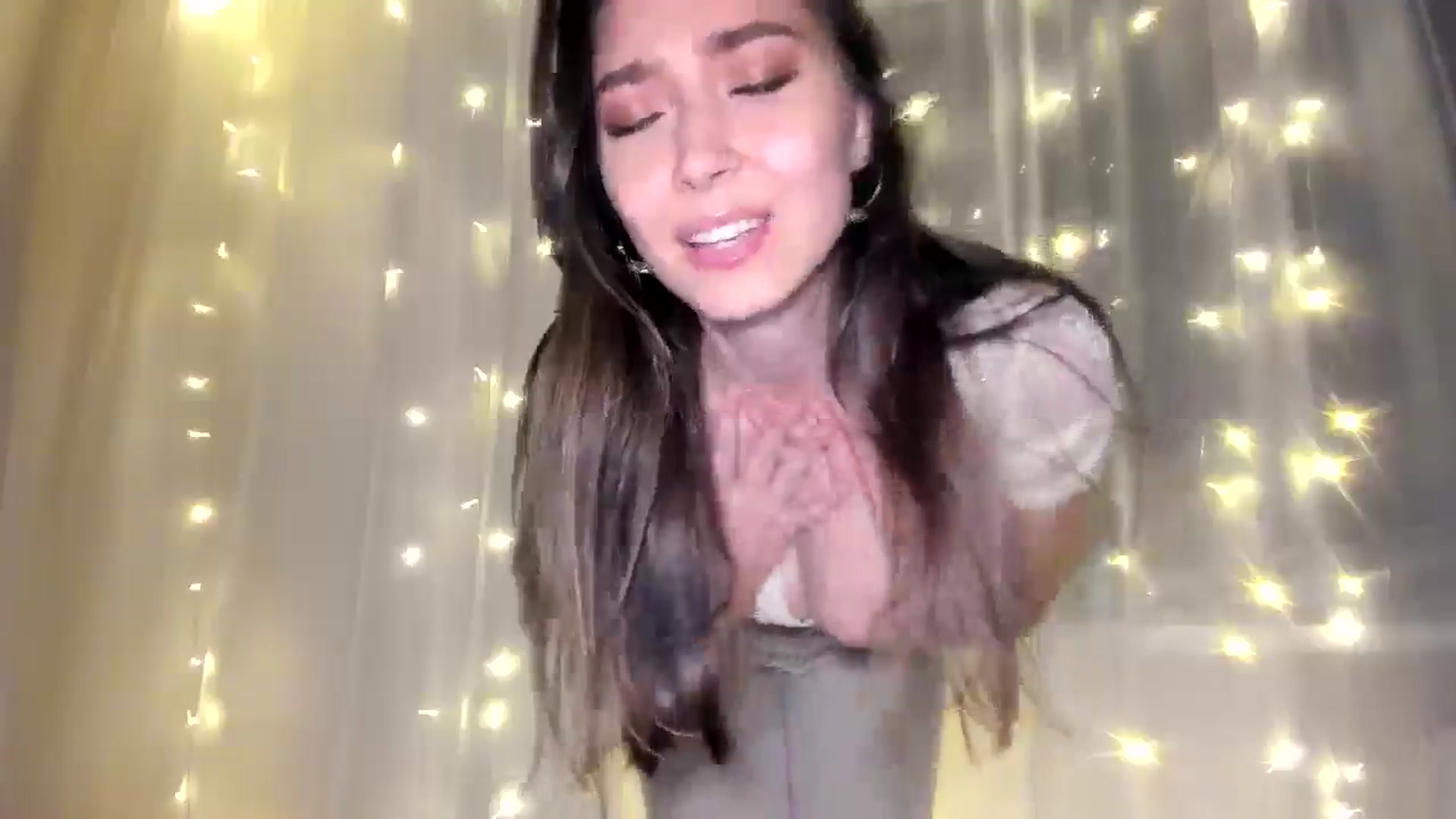 Gallery image thumbnail from LuckyHoneyyy's myfreecams stream on, 11/26/2024, 02:32 image 12 of 20