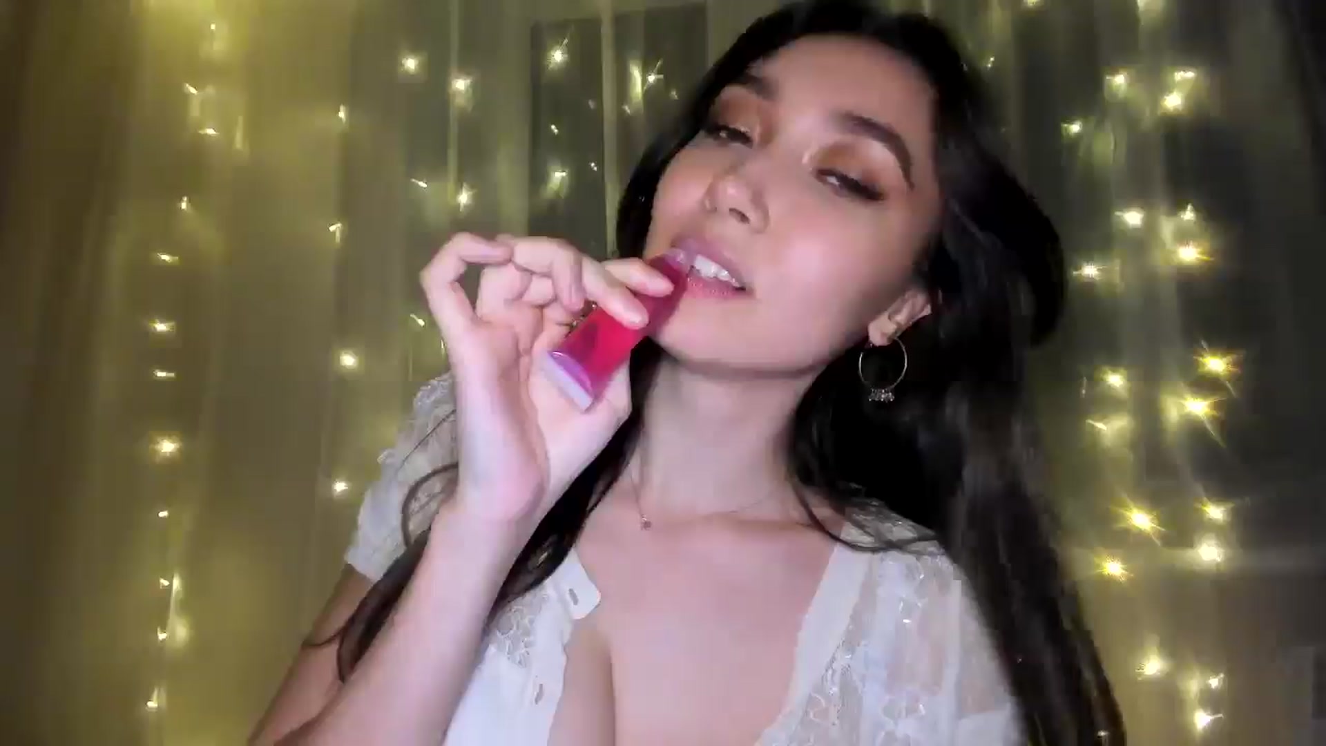 Gallery image thumbnail from LuckyHoneyyy's myfreecams stream on, 11/26/2024, 03:06 image 8 of 20