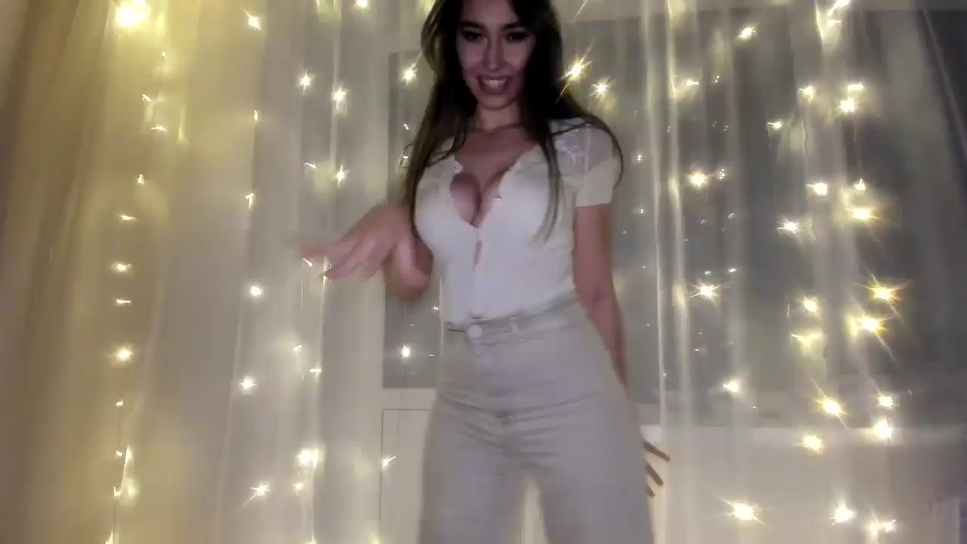 Gallery image thumbnail from LuckyHoneyyy's myfreecams stream on, 11/26/2024, 03:06 image 16 of 20