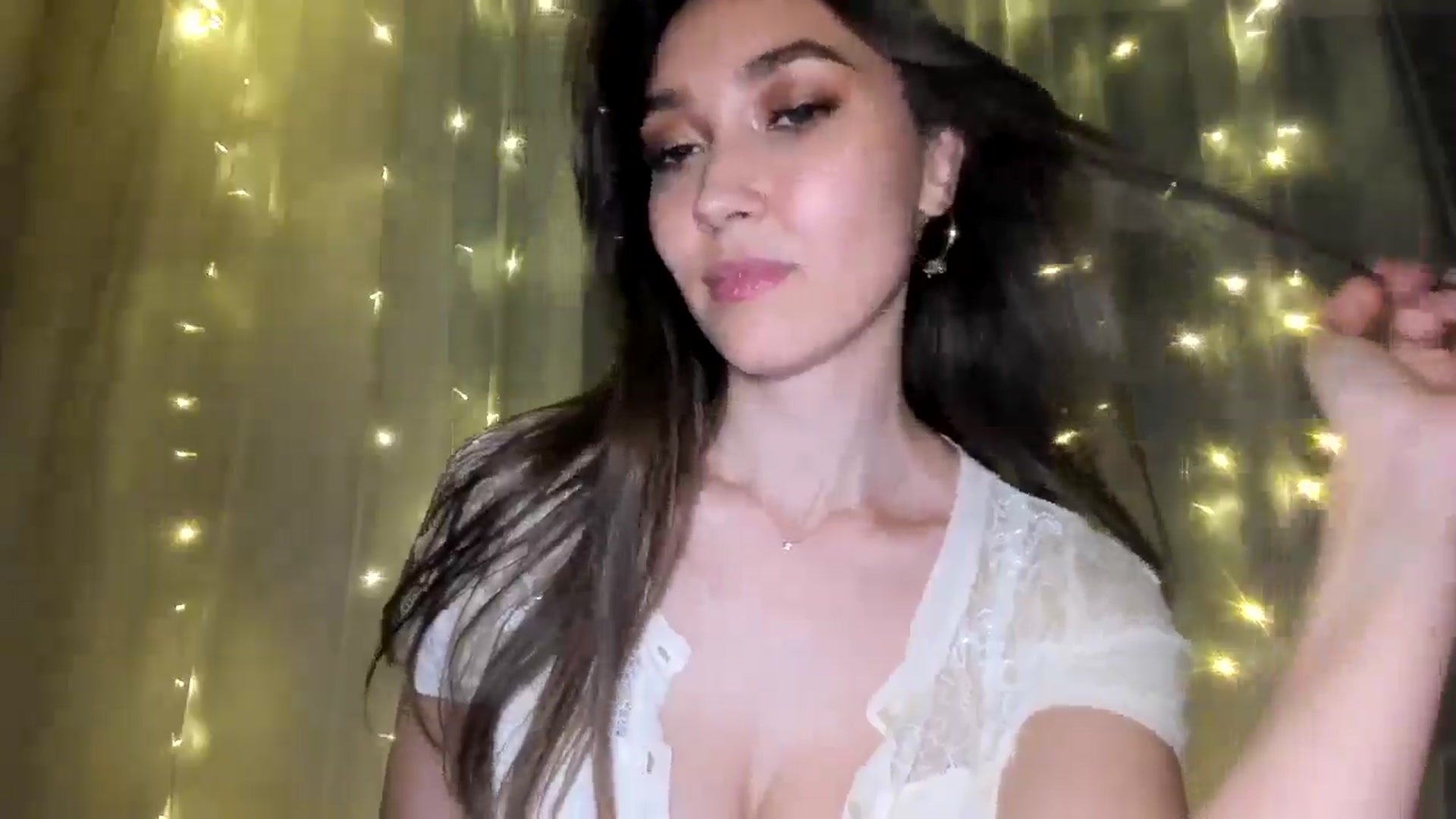 Gallery image thumbnail from LuckyHoneyyy's myfreecams stream on, 11/26/2024, 03:06 image 18 of 20