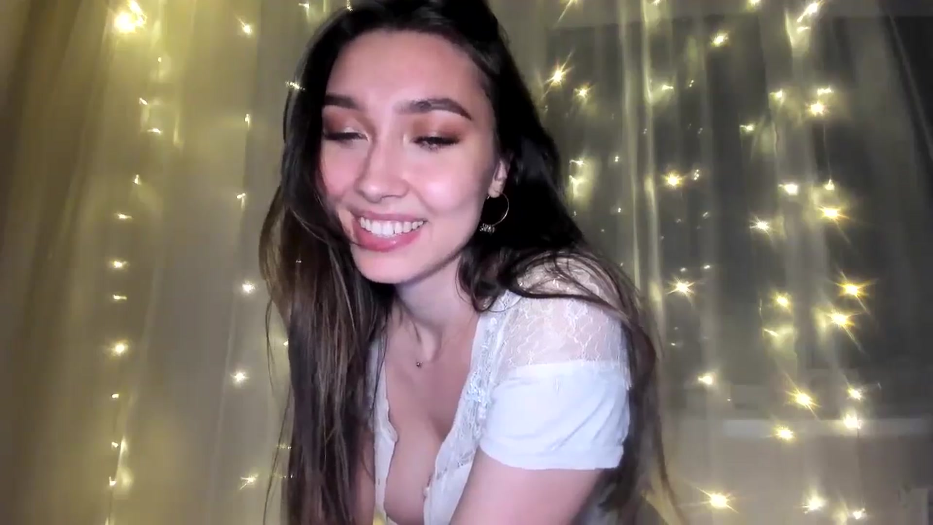 Gallery image thumbnail from LuckyHoneyyy's myfreecams stream on, 11/26/2024, 03:06 image 5 of 20