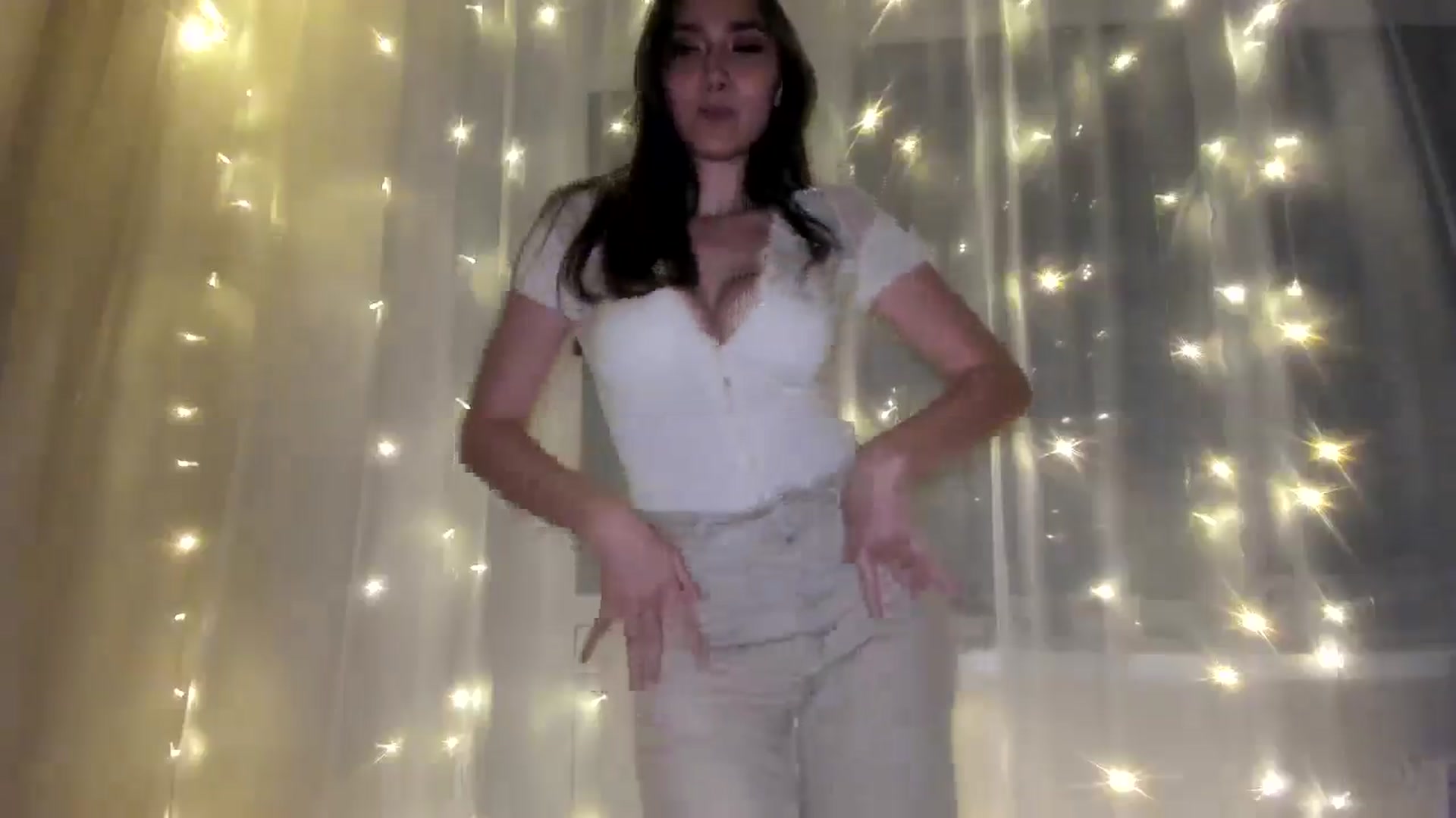 Gallery image thumbnail from LuckyHoneyyy's myfreecams stream on, 11/26/2024, 03:06 image 6 of 20