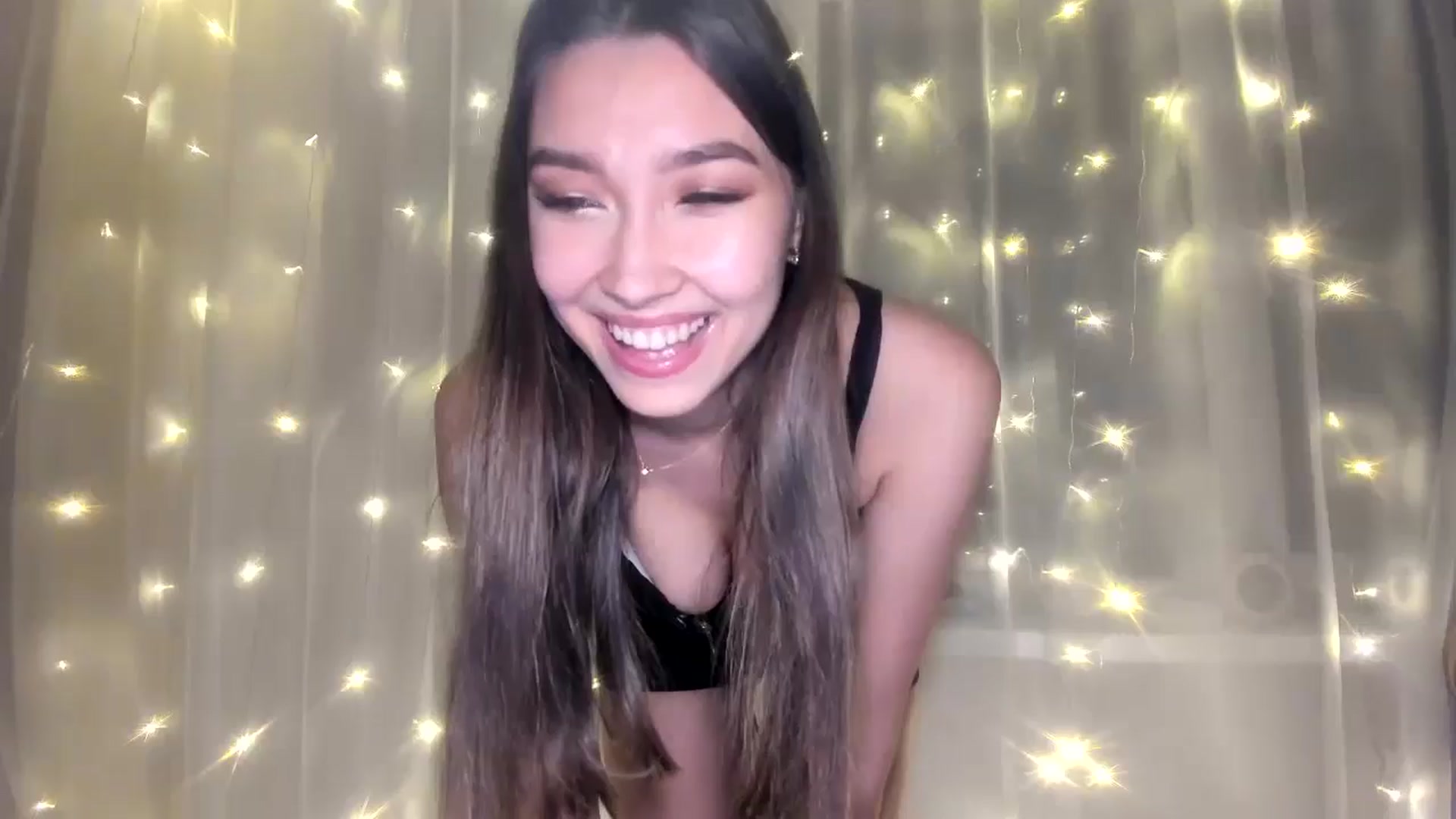 Gallery image thumbnail from LuckyHoneyyy's myfreecams stream on, 11/26/2024, 22:55 image 9 of 20