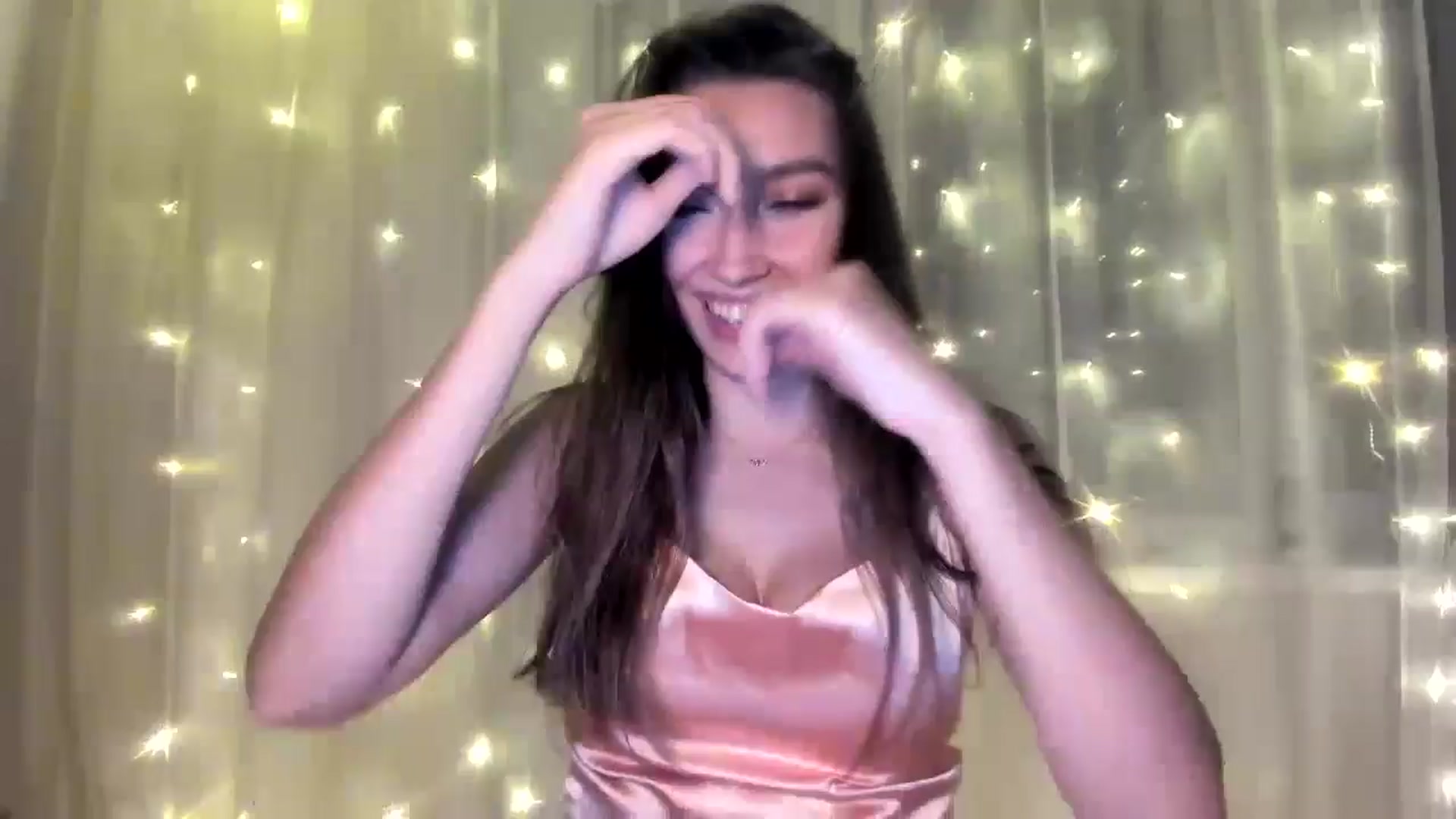 Gallery image thumbnail from LuckyHoneyyy's myfreecams stream on, 11/28/2024, 24:27 image 1 of 20