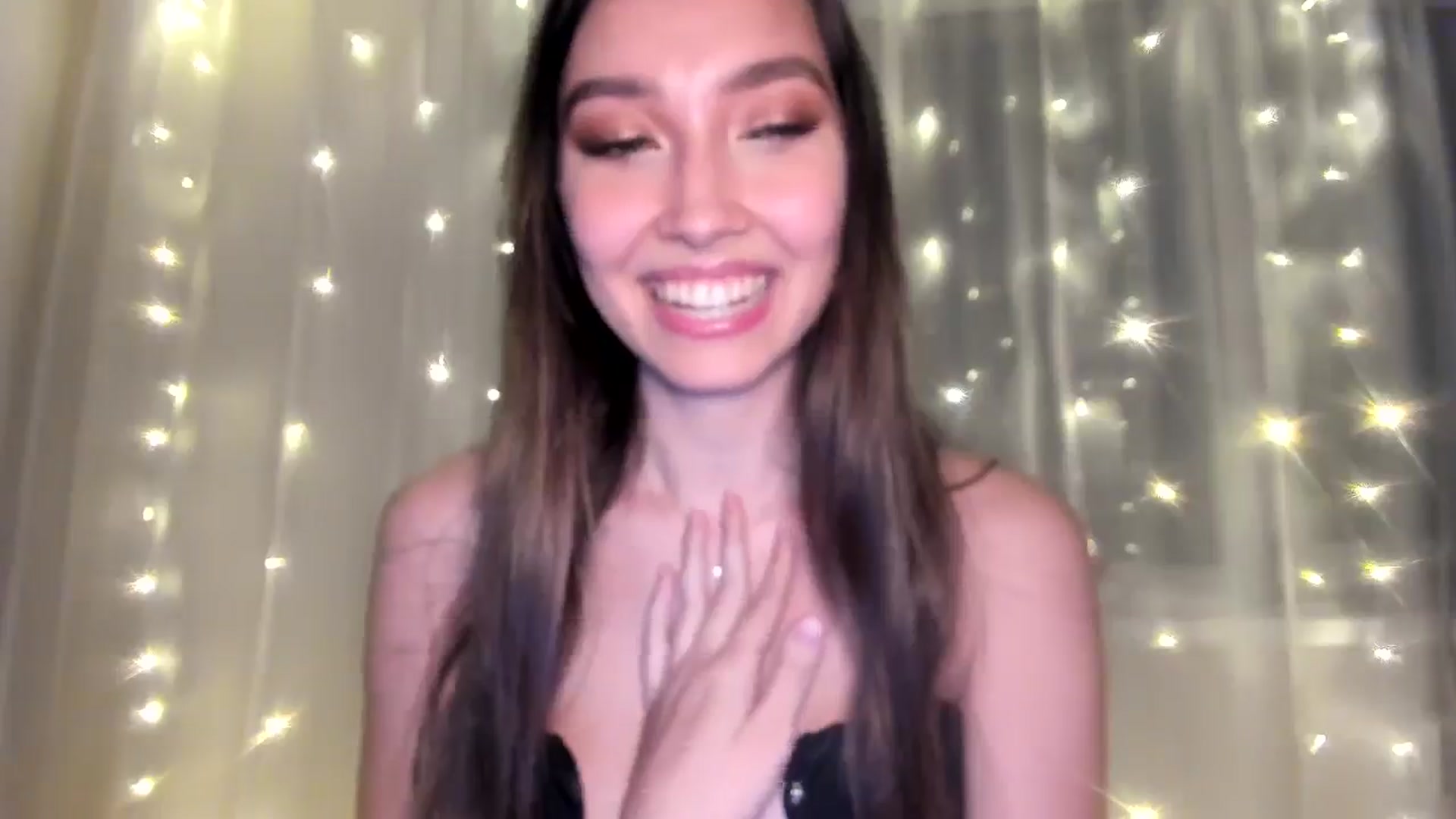 Gallery image thumbnail from LuckyHoneyyy's myfreecams stream on, 11/29/2024, 24:44 image 17 of 20