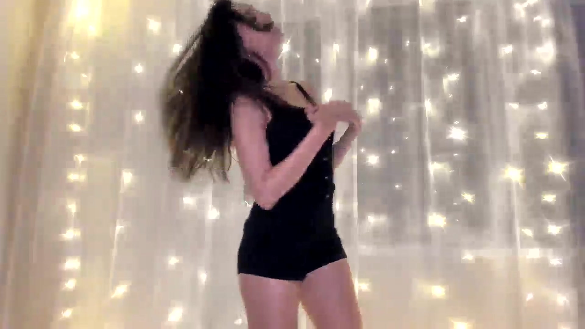 Gallery image thumbnail from LuckyHoneyyy's myfreecams stream on, 11/29/2024, 02:03 image 17 of 20