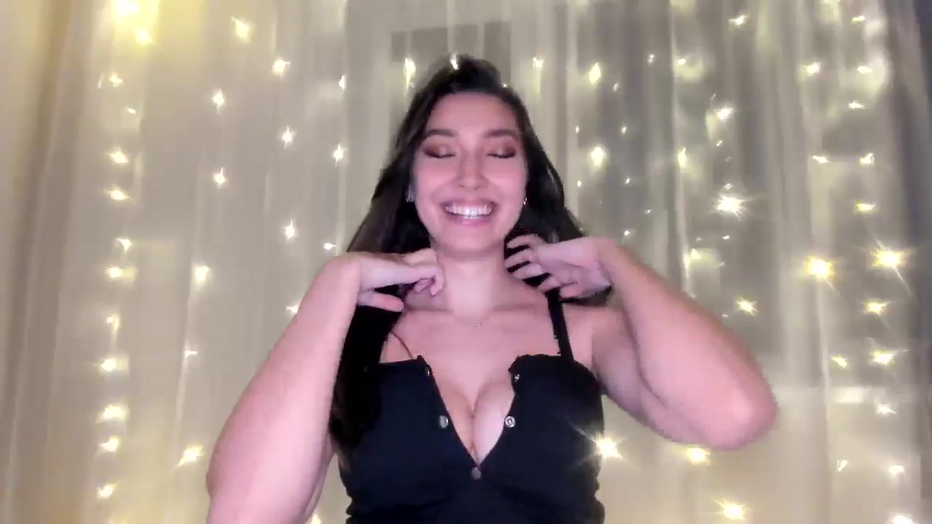 Gallery image thumbnail from LuckyHoneyyy's myfreecams stream on, 11/29/2024, 02:03 image 5 of 20