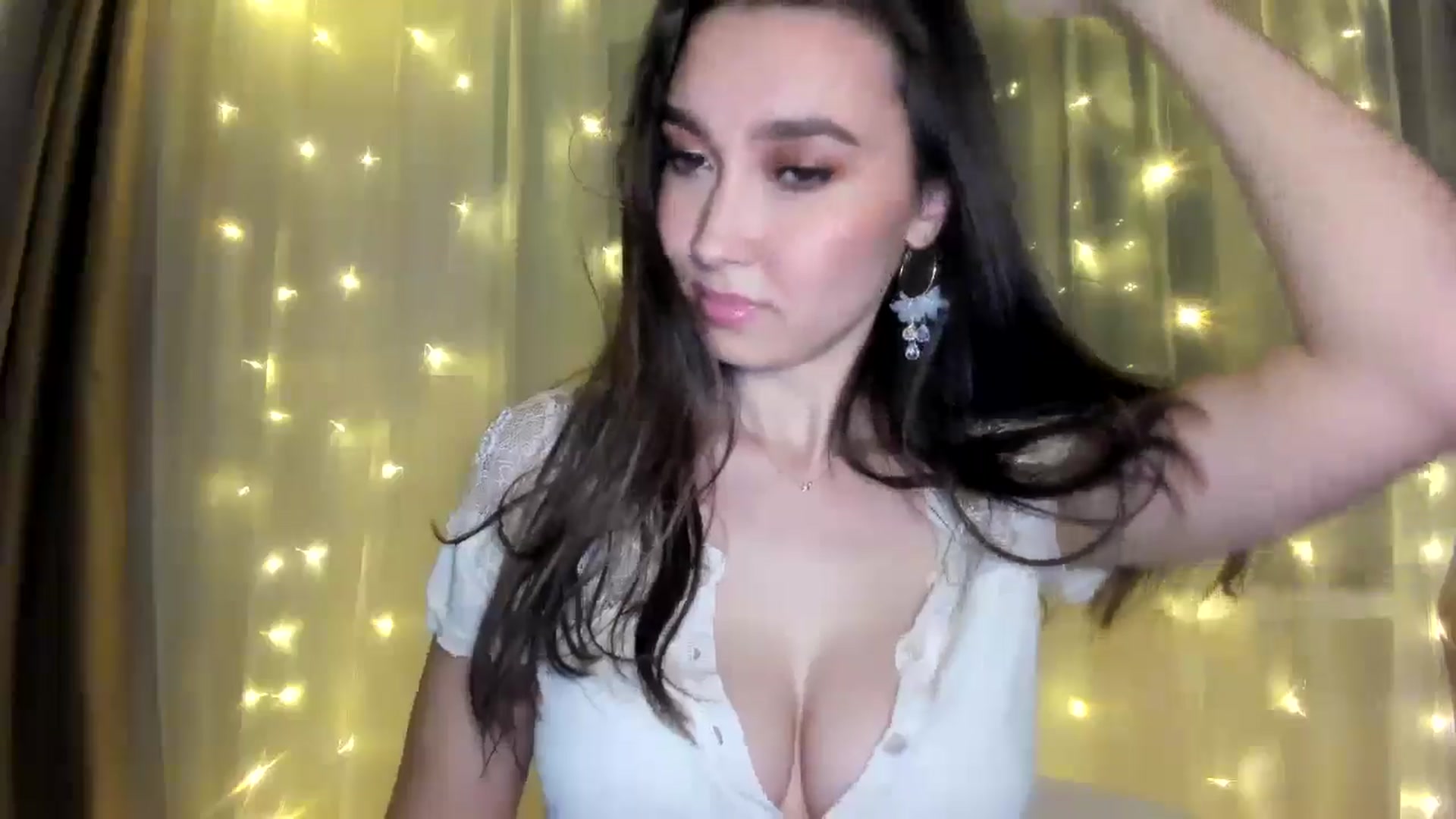 Gallery image thumbnail from LuckyHoneyyy's myfreecams stream on, 12/01/2024, 03:31 image 19 of 20