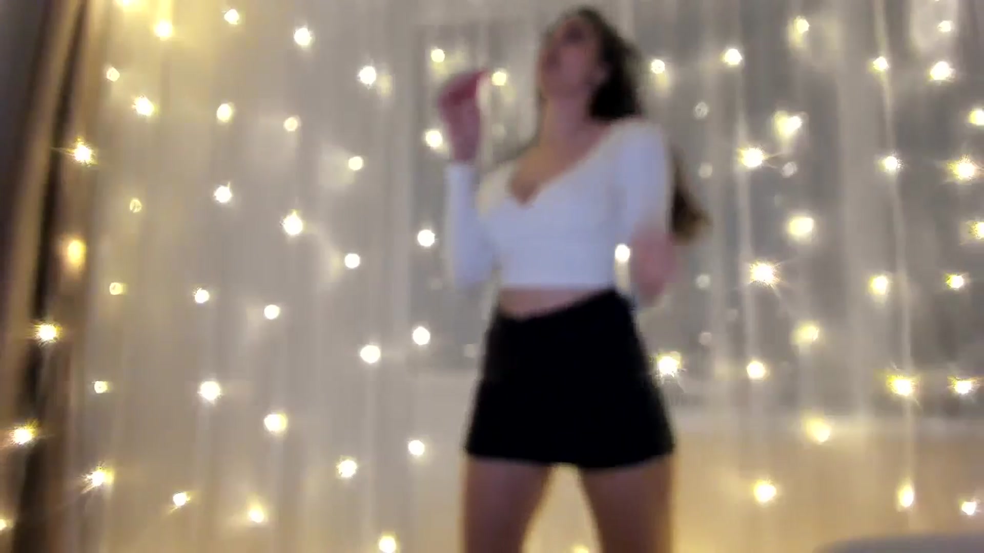 Gallery image thumbnail from LuckyHoneyyy's myfreecams stream on, 12/04/2024, 24:19 image 8 of 20