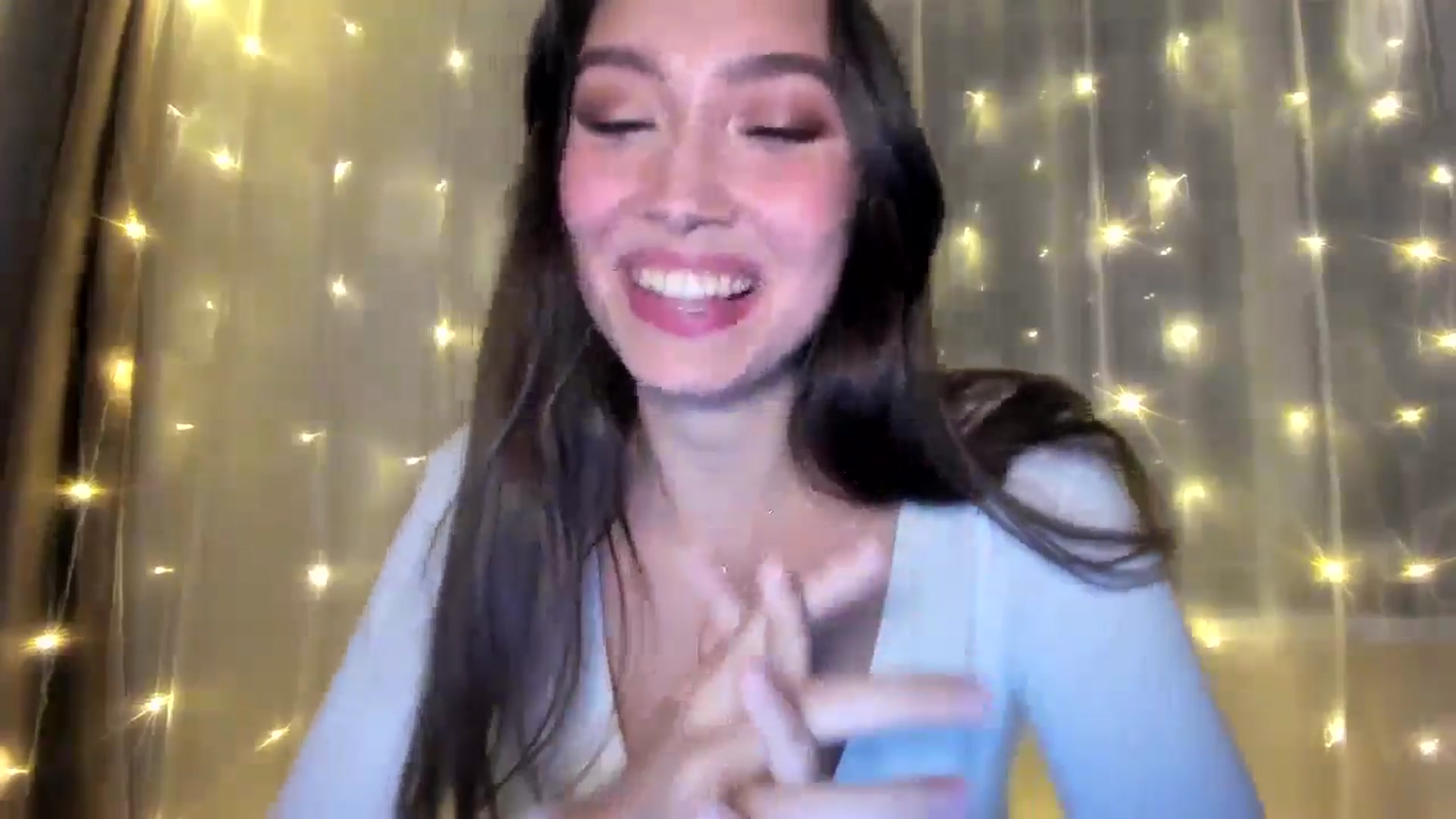 Gallery image thumbnail from LuckyHoneyyy's myfreecams stream on, 12/04/2024, 24:19 image 4 of 20