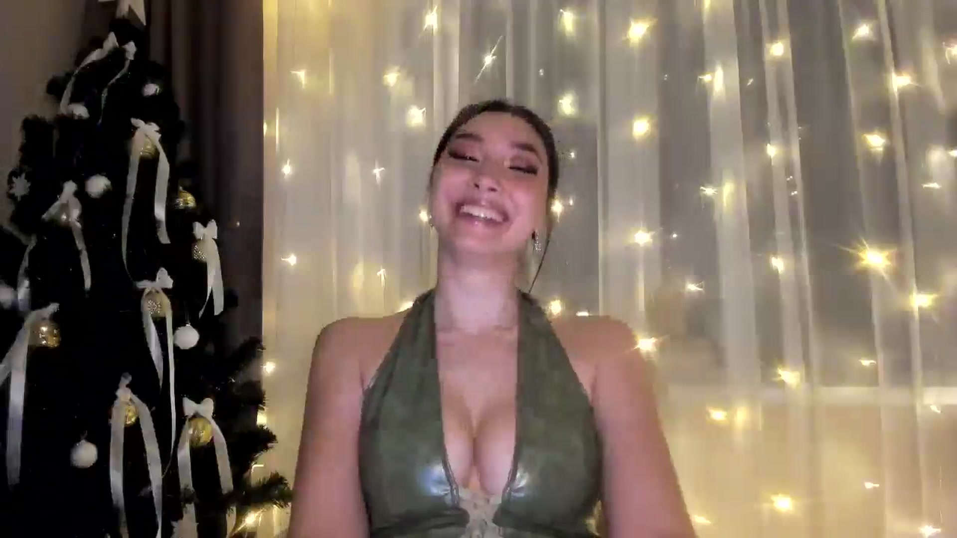Gallery image thumbnail from LuckyHoneyyy's myfreecams stream on, 12/24/2024, 01:28 image 4 of 20