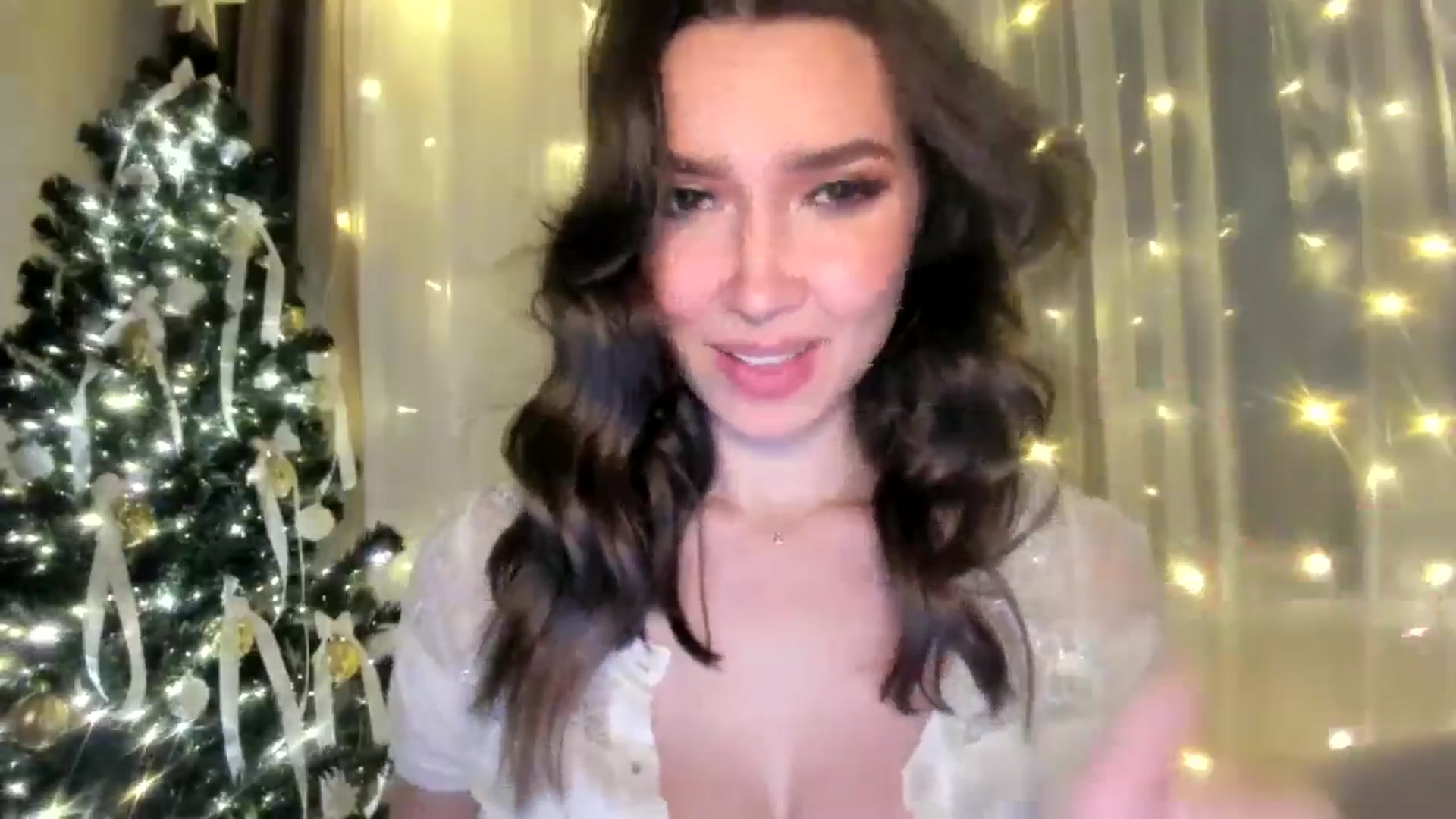 Gallery image thumbnail from LuckyHoneyyy's myfreecams stream on, 12/26/2024, 02:03 image 2 of 20