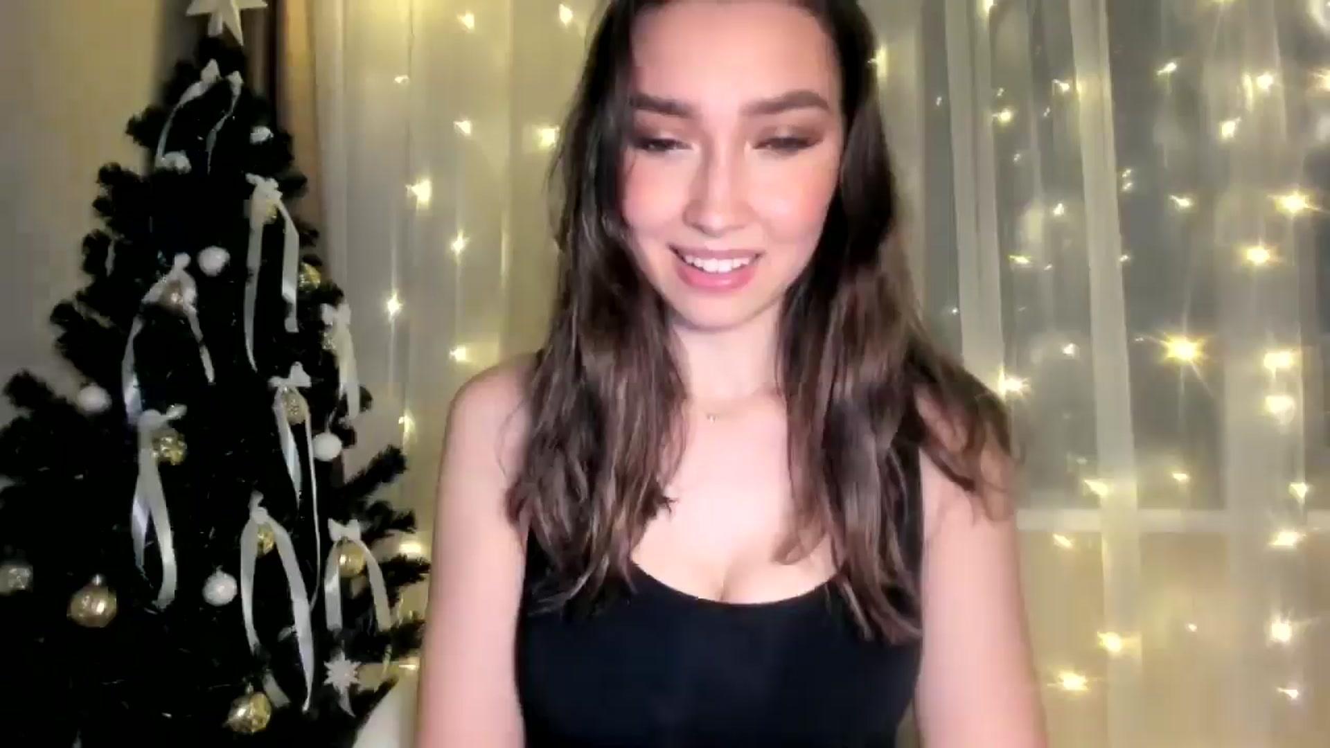 Gallery image thumbnail from LuckyHoneyyy's myfreecams stream on, 12/28/2024, 24:05 image 14 of 20