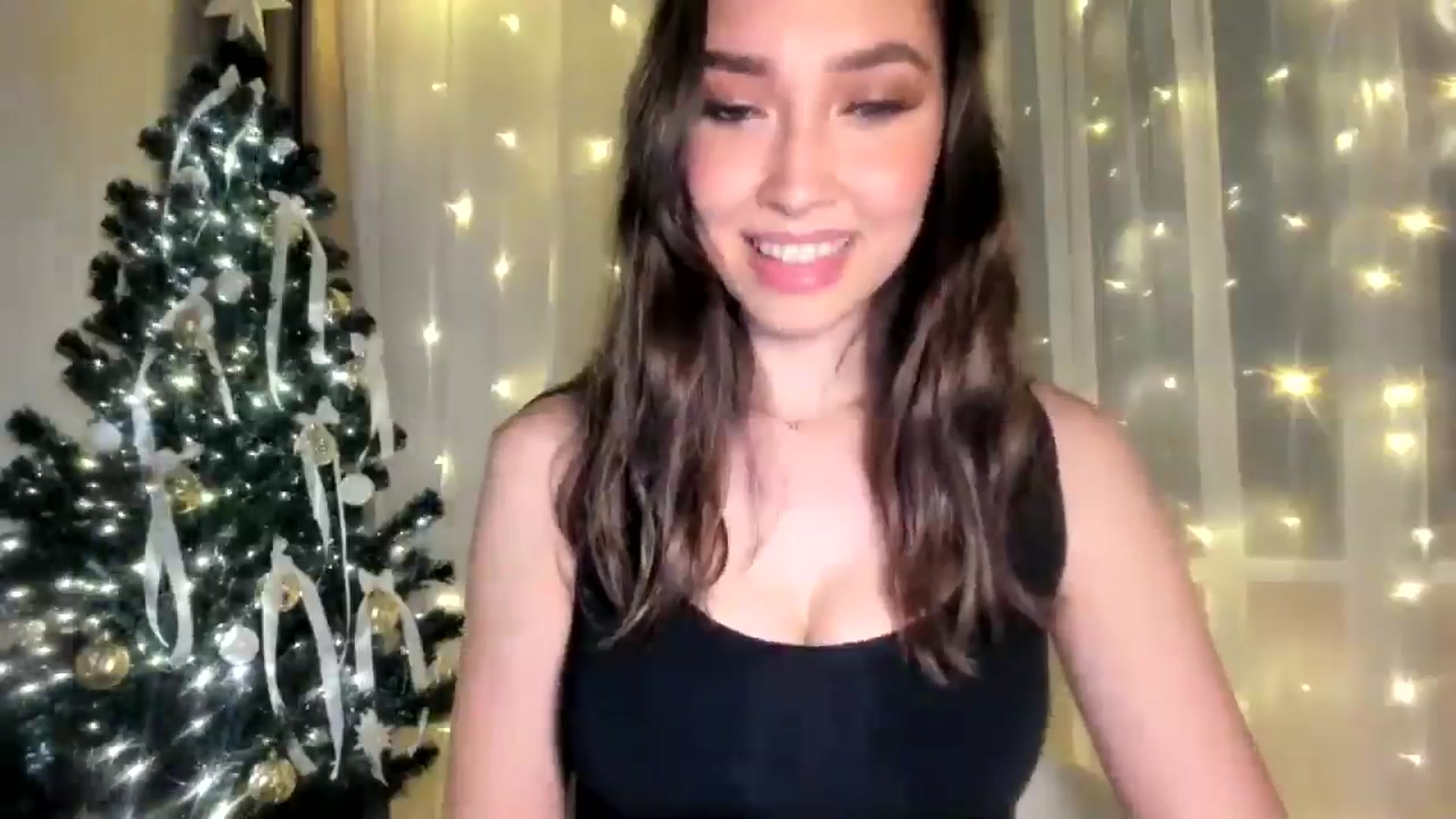 Gallery image thumbnail from LuckyHoneyyy's myfreecams stream on, 12/28/2024, 24:05 image 6 of 20