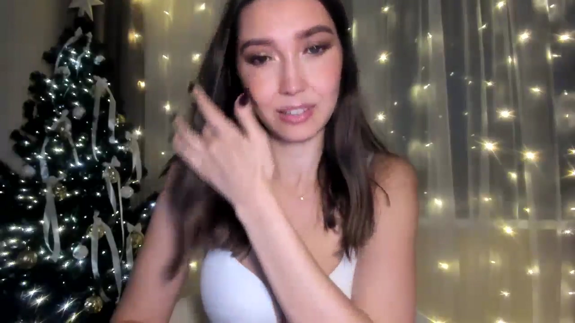 Gallery image thumbnail from LuckyHoneyyy's myfreecams stream on, 12/28/2024, 23:00 image 7 of 20