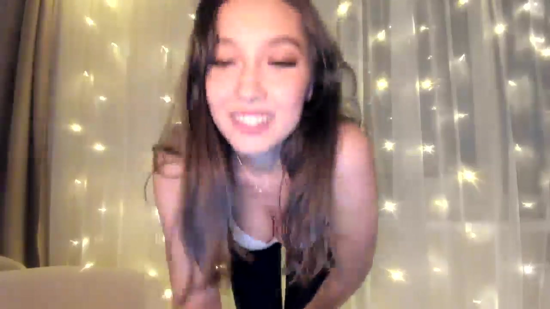 Gallery image thumbnail from LuckyHoneyyy's myfreecams stream on, 01/17/2025, 24:01 image 14 of 20