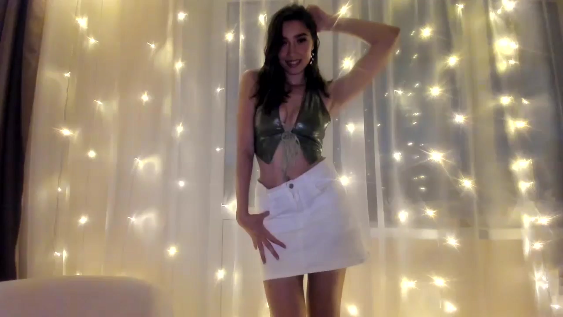Gallery image thumbnail from LuckyHoneyyy's myfreecams stream on, 01/17/2025, 23:39 image 5 of 20