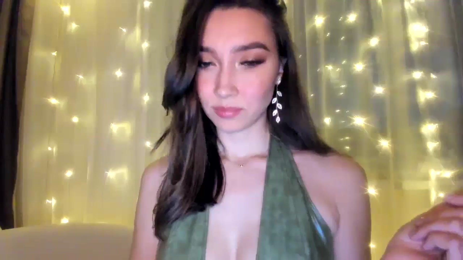 Gallery image thumbnail from LuckyHoneyyy's myfreecams stream on, 01/17/2025, 23:39 image 18 of 20
