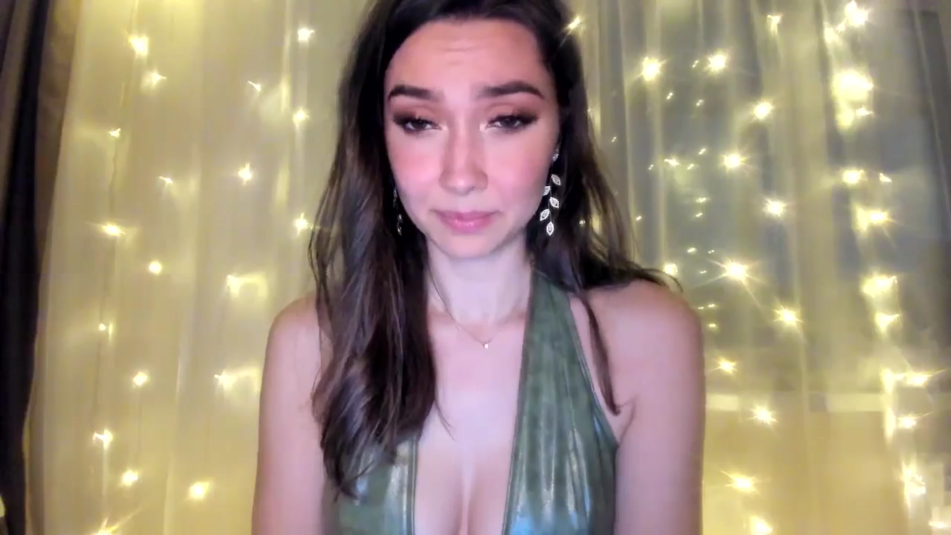 Gallery image thumbnail from LuckyHoneyyy's myfreecams stream on, 01/18/2025, 24:15 image 13 of 20