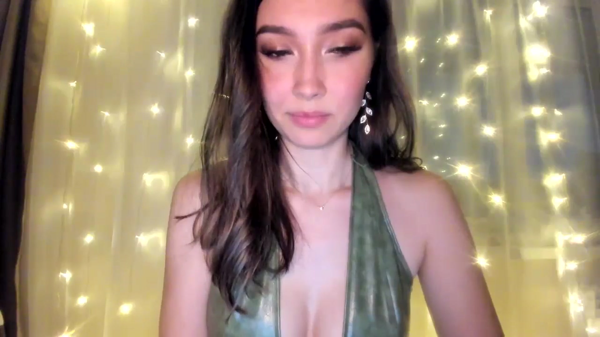 Gallery image thumbnail from LuckyHoneyyy's myfreecams stream on, 01/18/2025, 24:15 image 12 of 20