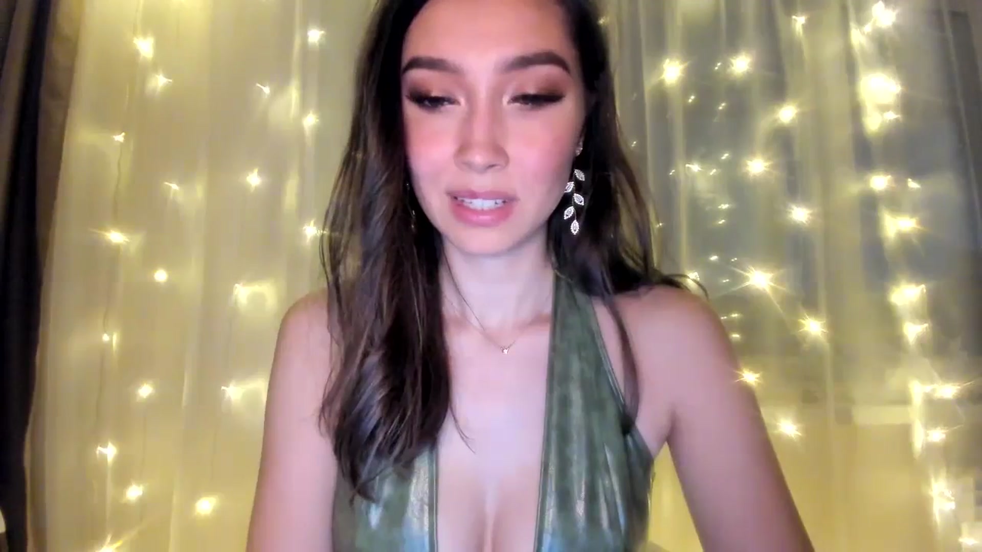 Gallery image thumbnail from LuckyHoneyyy's myfreecams stream on, 01/18/2025, 24:15 image 14 of 20