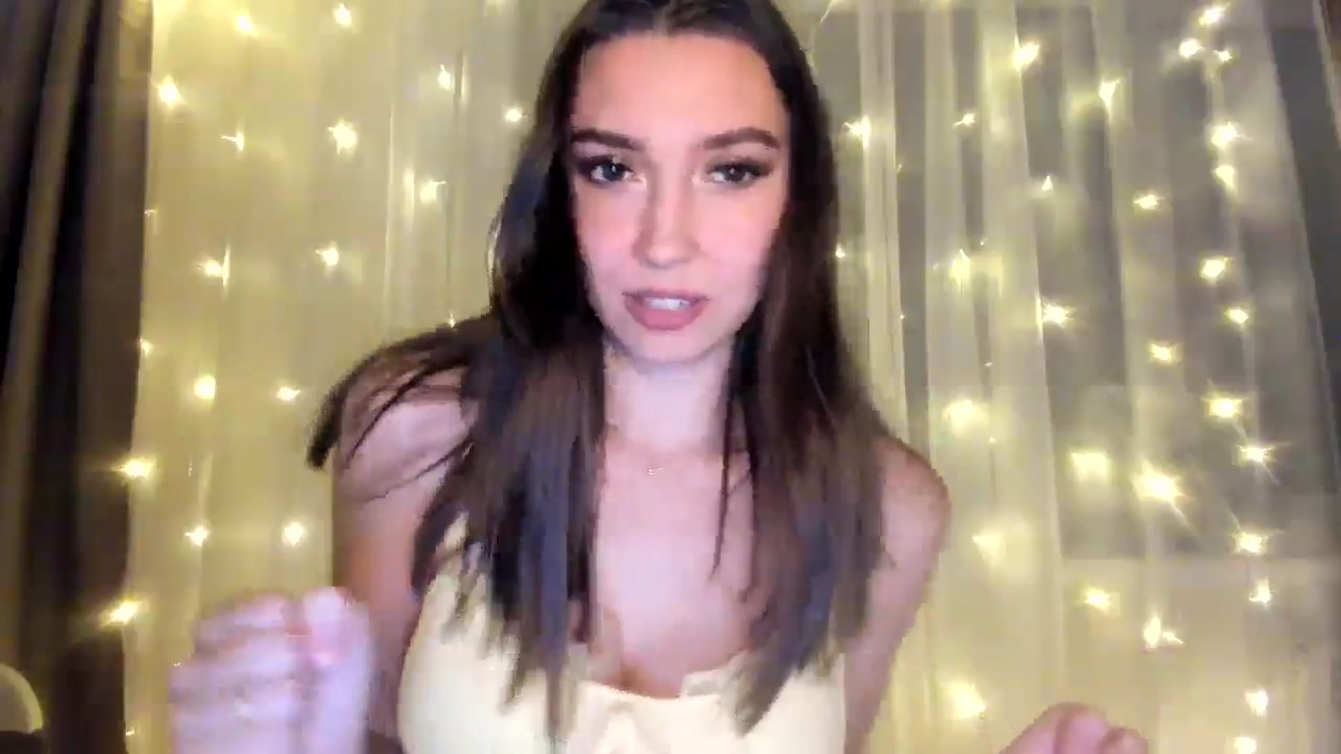 Gallery image thumbnail from LuckyHoneyyy's myfreecams stream on, 01/24/2025, 24:01 image 15 of 20