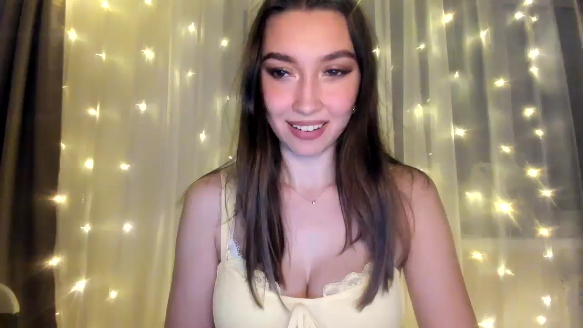 Gallery image thumbnail from LuckyHoneyyy's myfreecams stream on, 01/24/2025, 24:01 image 4 of 20