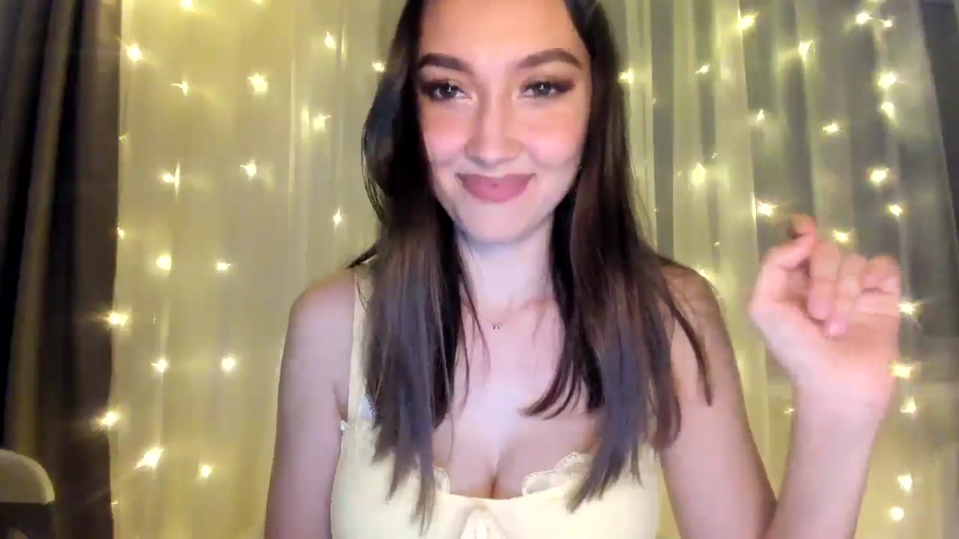 Gallery image thumbnail from LuckyHoneyyy's myfreecams stream on, 01/24/2025, 24:01 image 19 of 20
