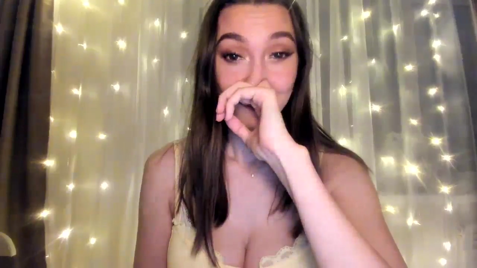 Gallery image thumbnail from LuckyHoneyyy's myfreecams stream on, 01/24/2025, 24:01 image 5 of 20