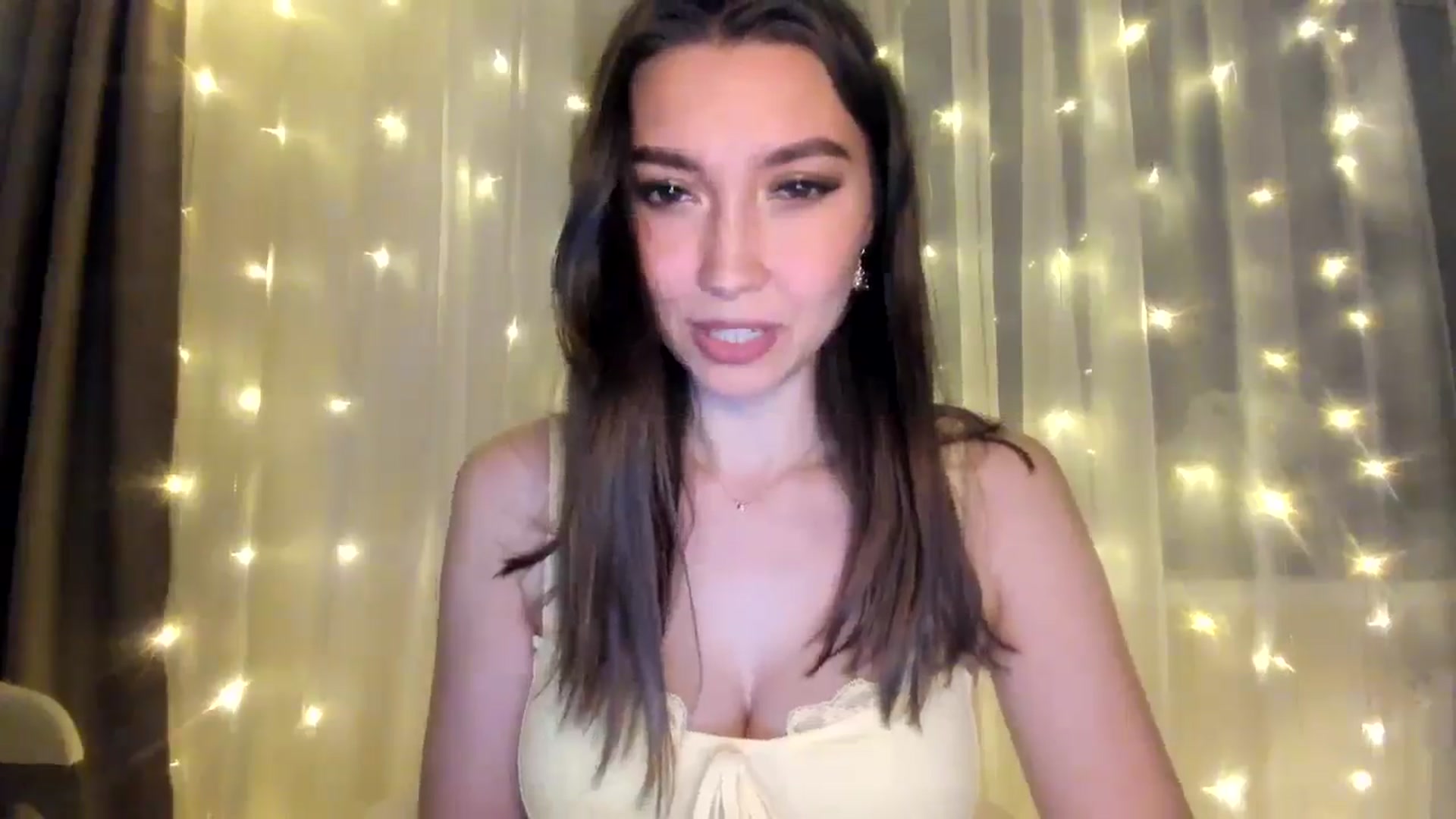 Gallery image thumbnail from LuckyHoneyyy's myfreecams stream on, 01/24/2025, 24:01 image 18 of 20