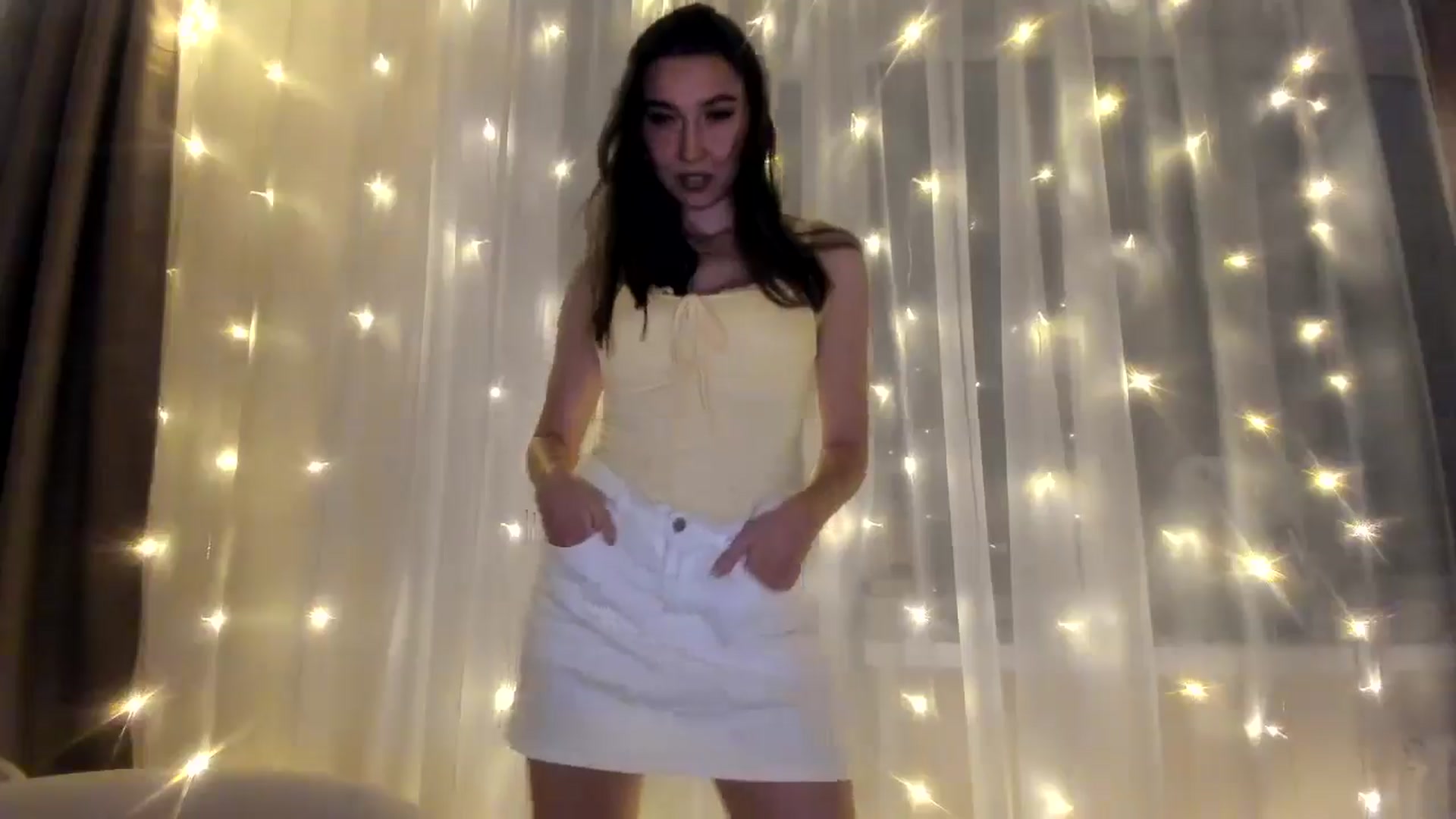 Gallery image thumbnail from LuckyHoneyyy's myfreecams stream on, 01/24/2025, 24:01 image 13 of 20