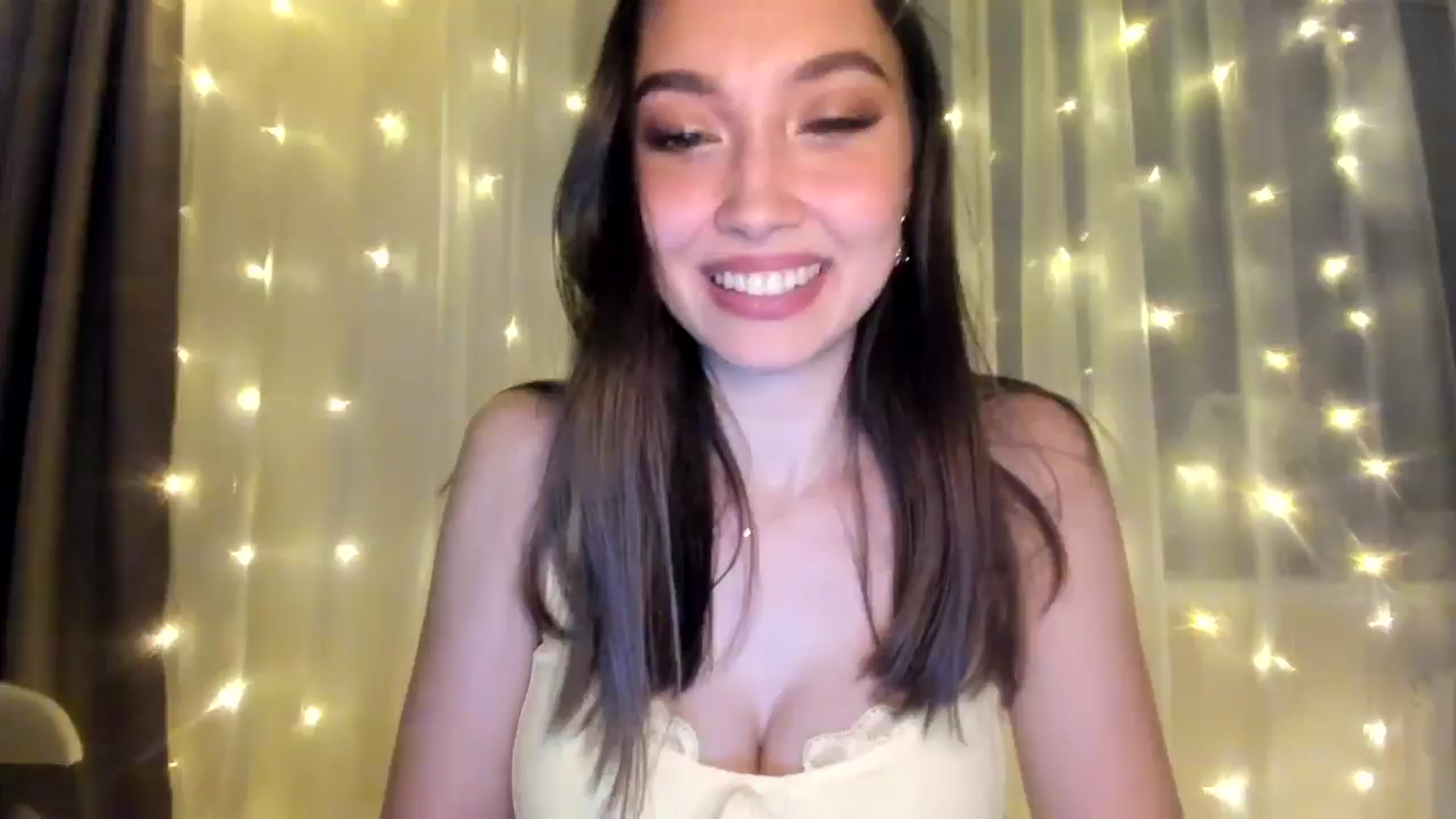 Gallery image thumbnail from LuckyHoneyyy's myfreecams stream on, 01/24/2025, 24:01 image 20 of 20