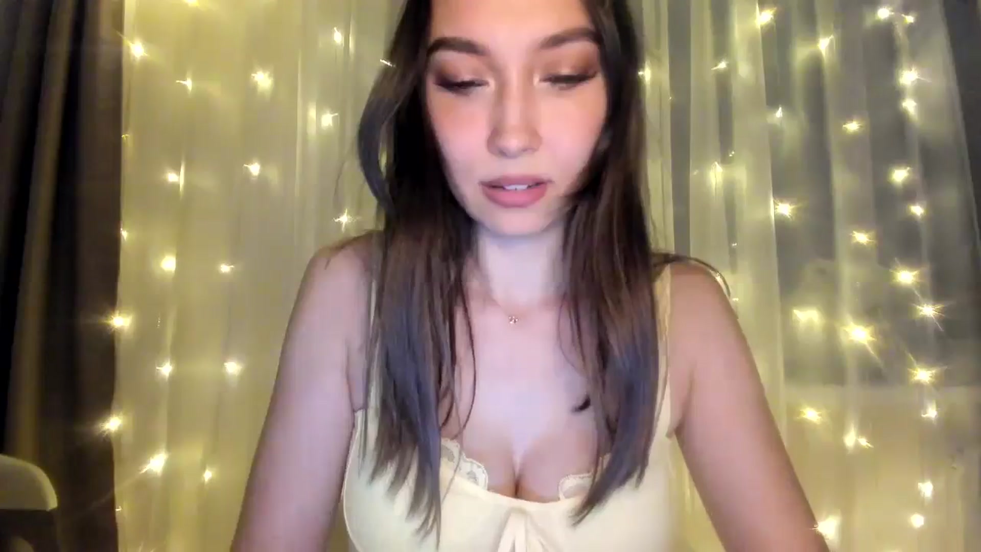 Gallery image thumbnail from LuckyHoneyyy's myfreecams stream on, 01/24/2025, 24:17 image 20 of 20