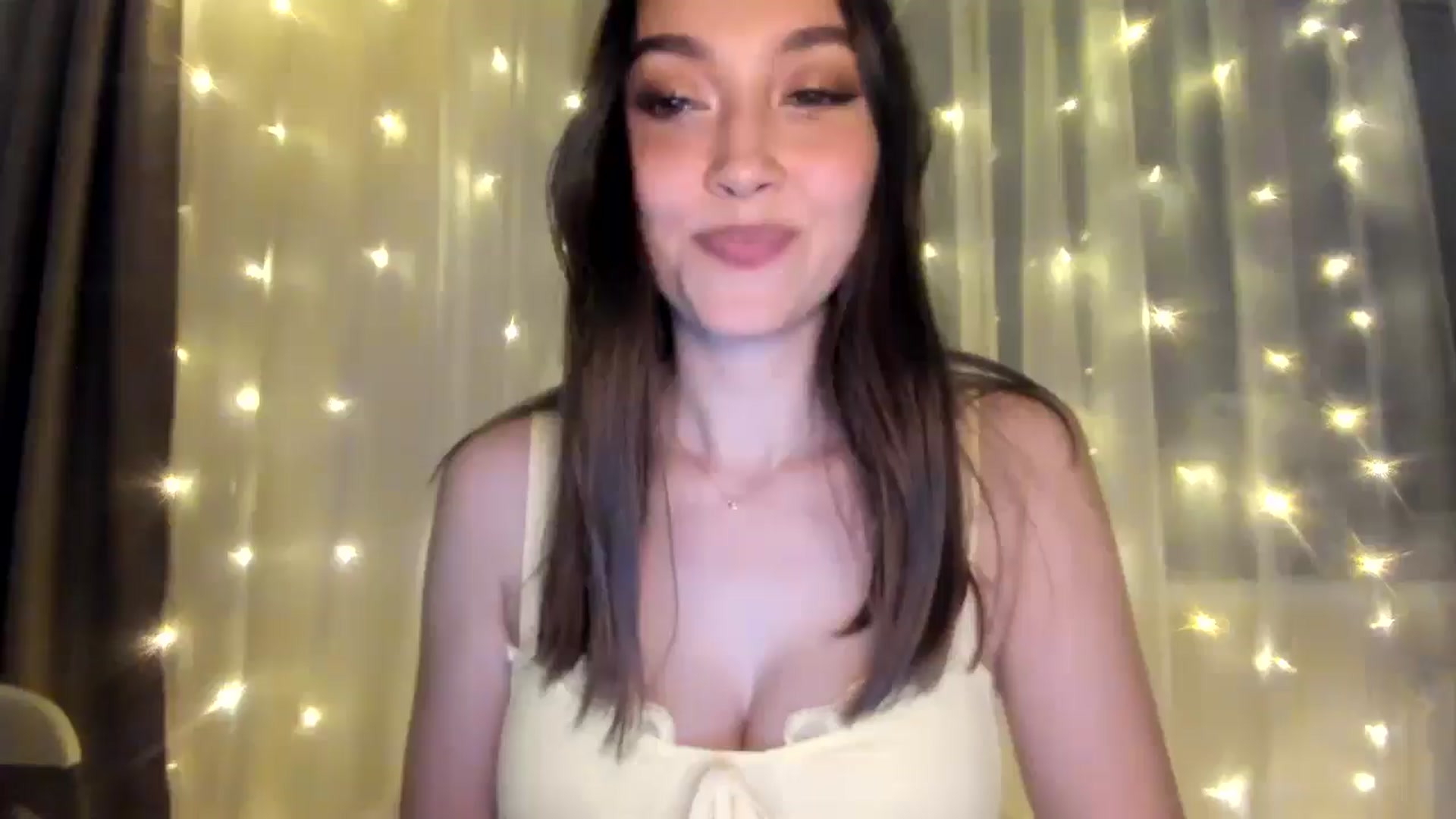 Gallery image thumbnail from LuckyHoneyyy's myfreecams stream on, 01/24/2025, 24:17 image 1 of 20