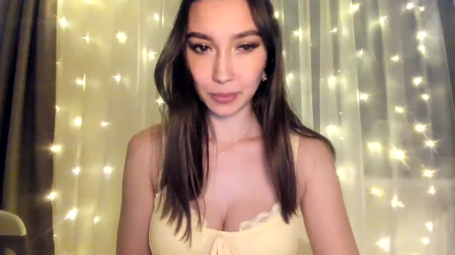 Gallery image thumbnail from LuckyHoneyyy's myfreecams stream on, 01/24/2025, 24:17 image 18 of 20