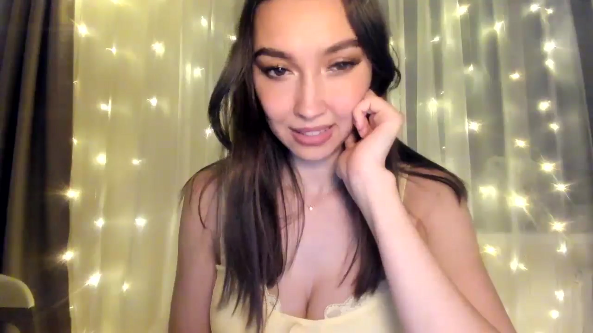 Gallery image thumbnail from LuckyHoneyyy's myfreecams stream on, 01/24/2025, 24:17 image 14 of 20