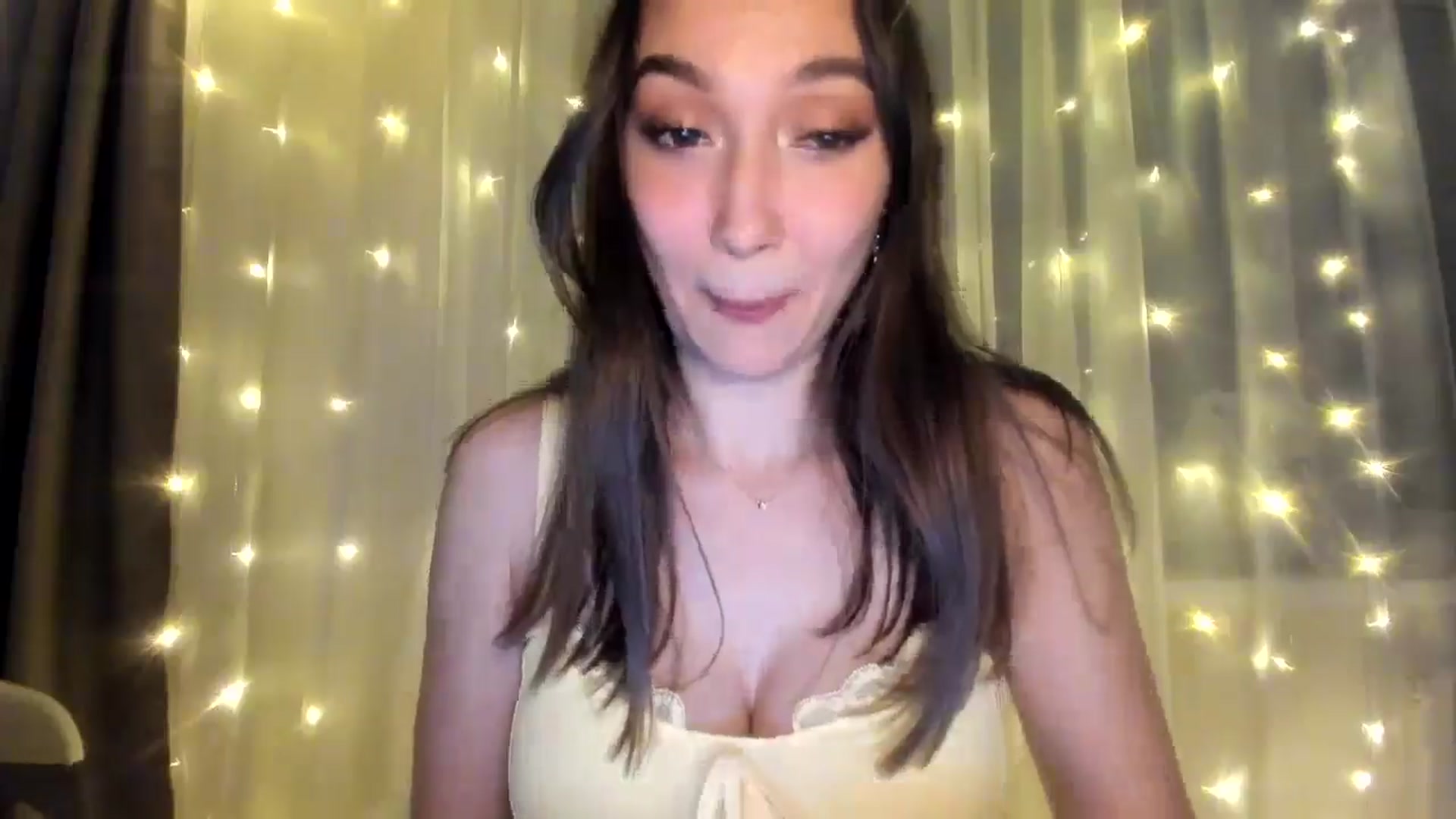 Gallery image thumbnail from LuckyHoneyyy's myfreecams stream on, 01/24/2025, 24:17 image 3 of 20