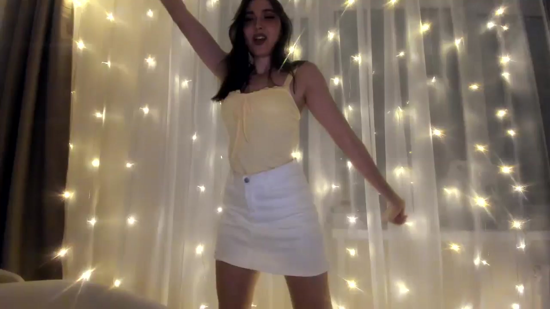 Gallery image thumbnail from LuckyHoneyyy's myfreecams stream on, 01/24/2025, 24:17 image 4 of 20