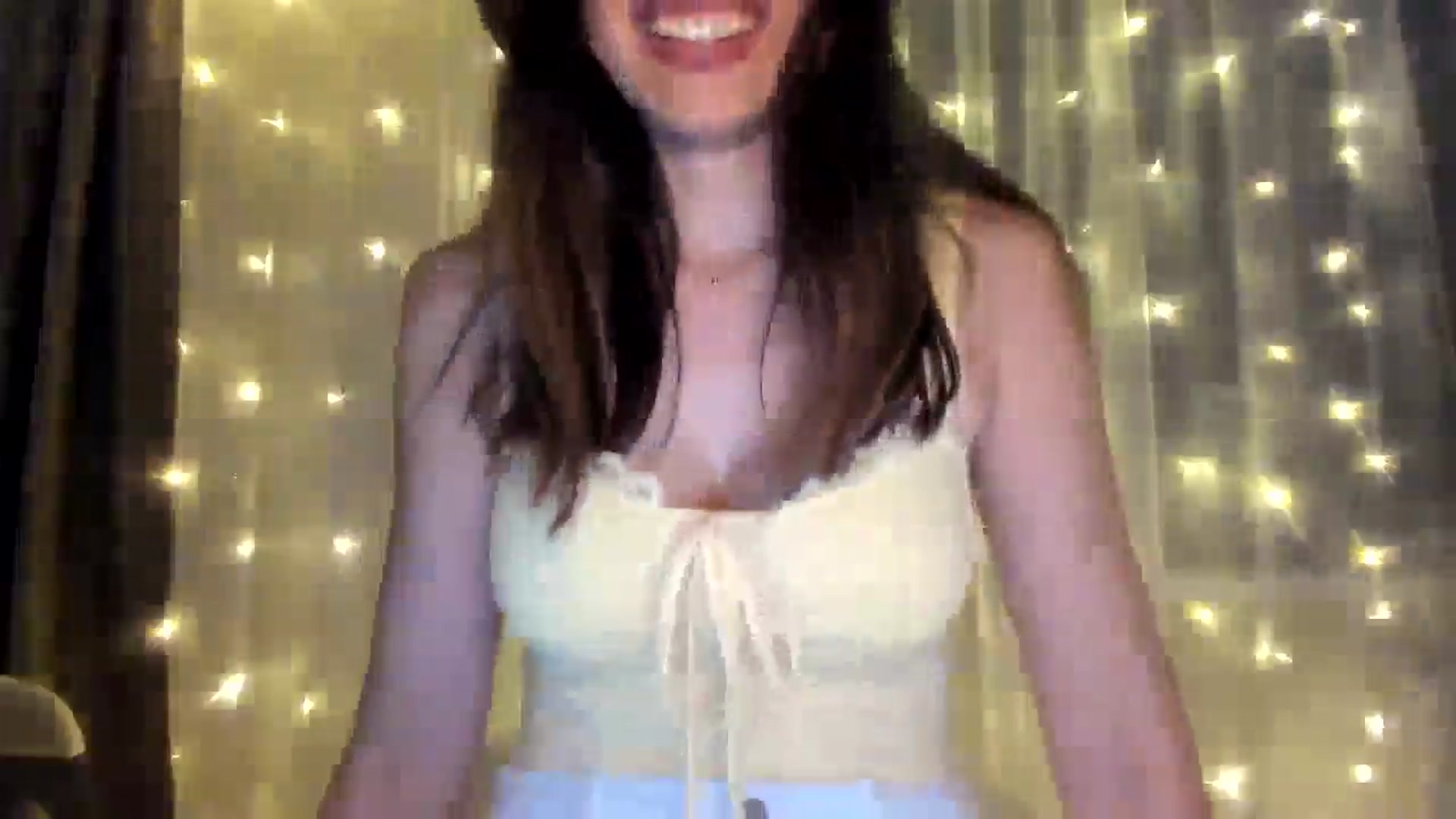 Gallery image thumbnail from LuckyHoneyyy's myfreecams stream on, 01/24/2025, 24:17 image 12 of 20